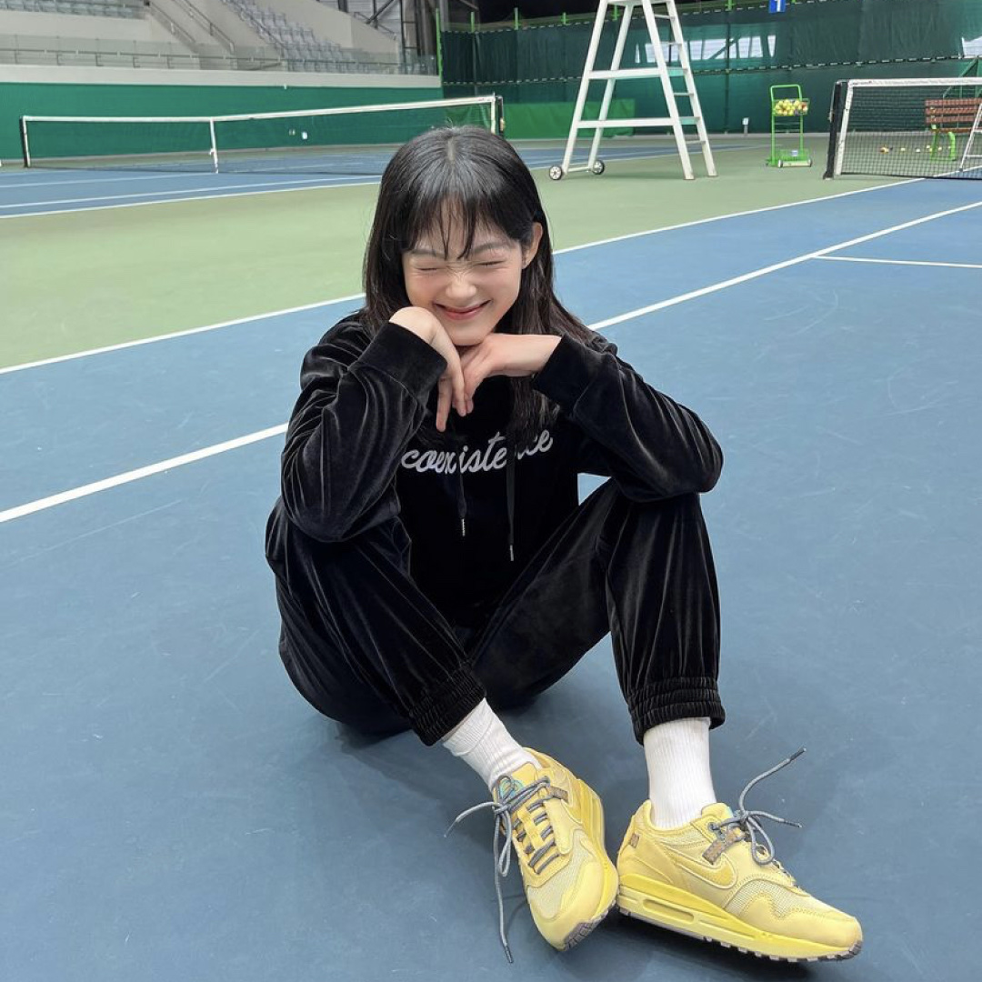 Nike x Travis Scott Air Max 1 Cact.us Gold 착용 스타일 - 3