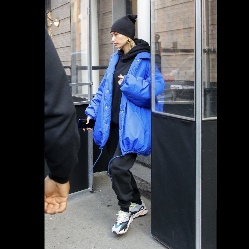 Adidas Yeezy Boost 700 Wave Runner Solid Grey 2021/2022, Adidas Yeezy Boost 700 Wave Runner Solid Grey 2017/2019 착용 스타일