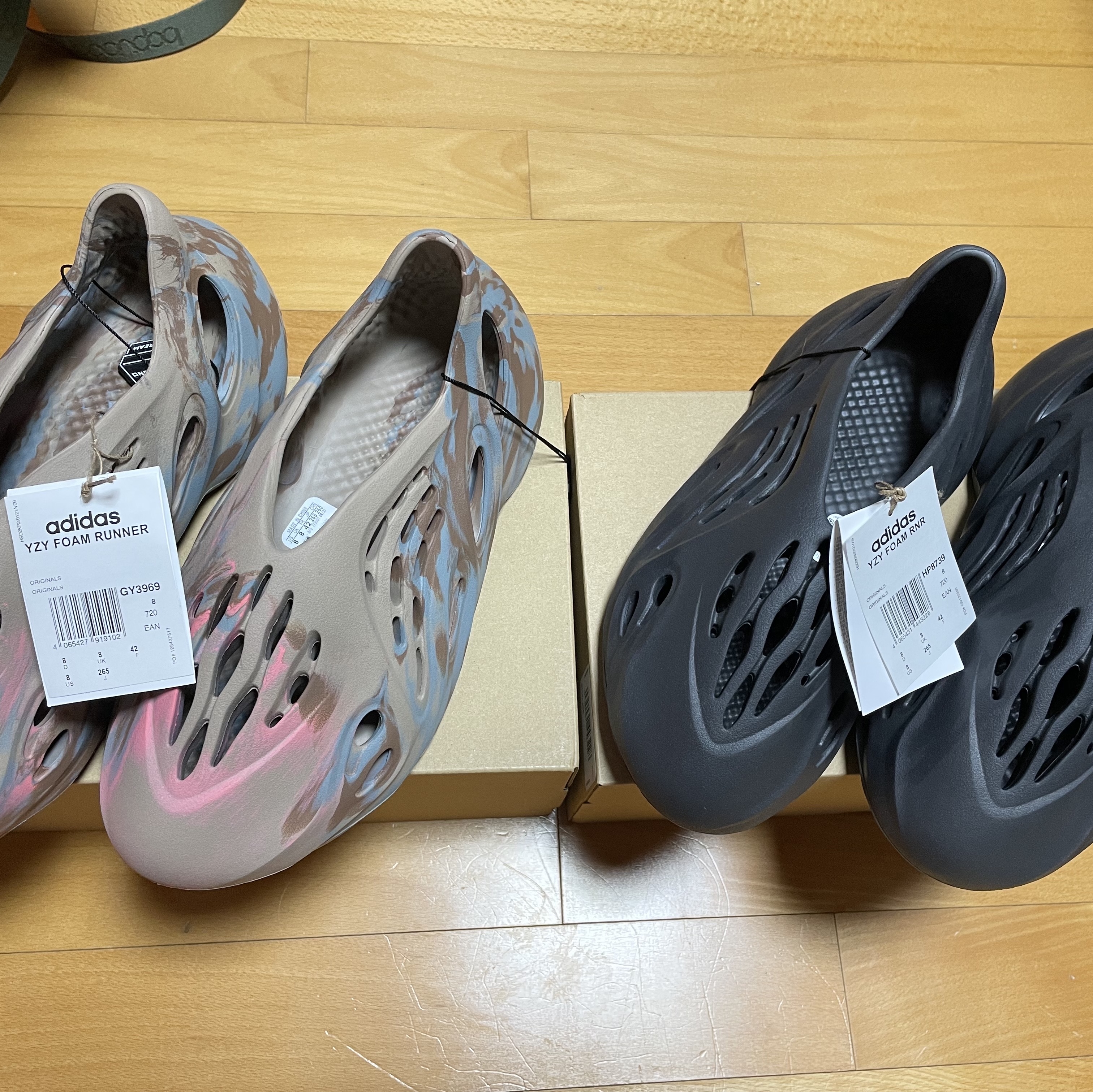 Adidas Yeezy Foam RNNR Onyx, Adidas Yeezy Foam RNNR MX Sand Grey 착용 스타일
