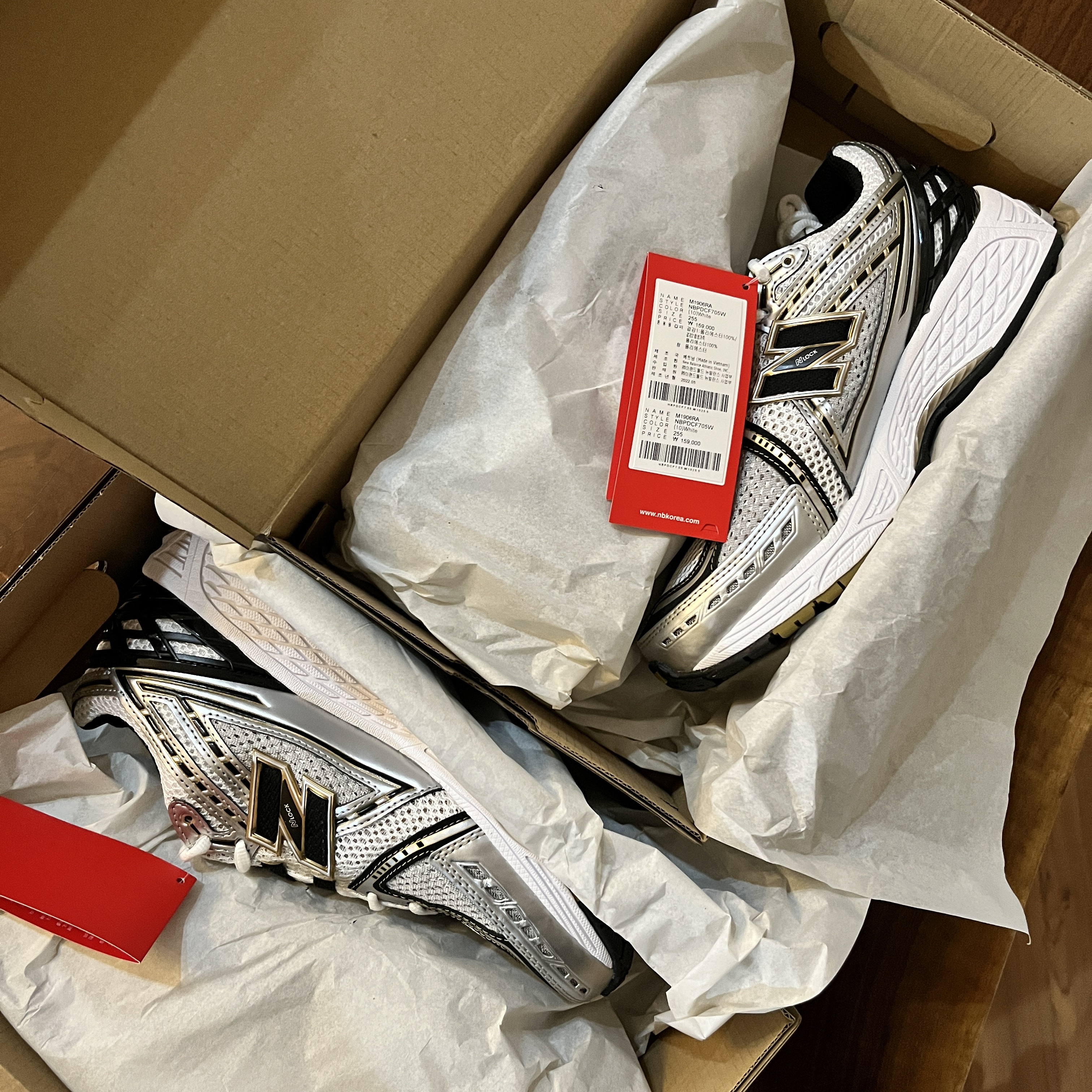 New Balance 1906R White Gold 착용 스타일 - 3