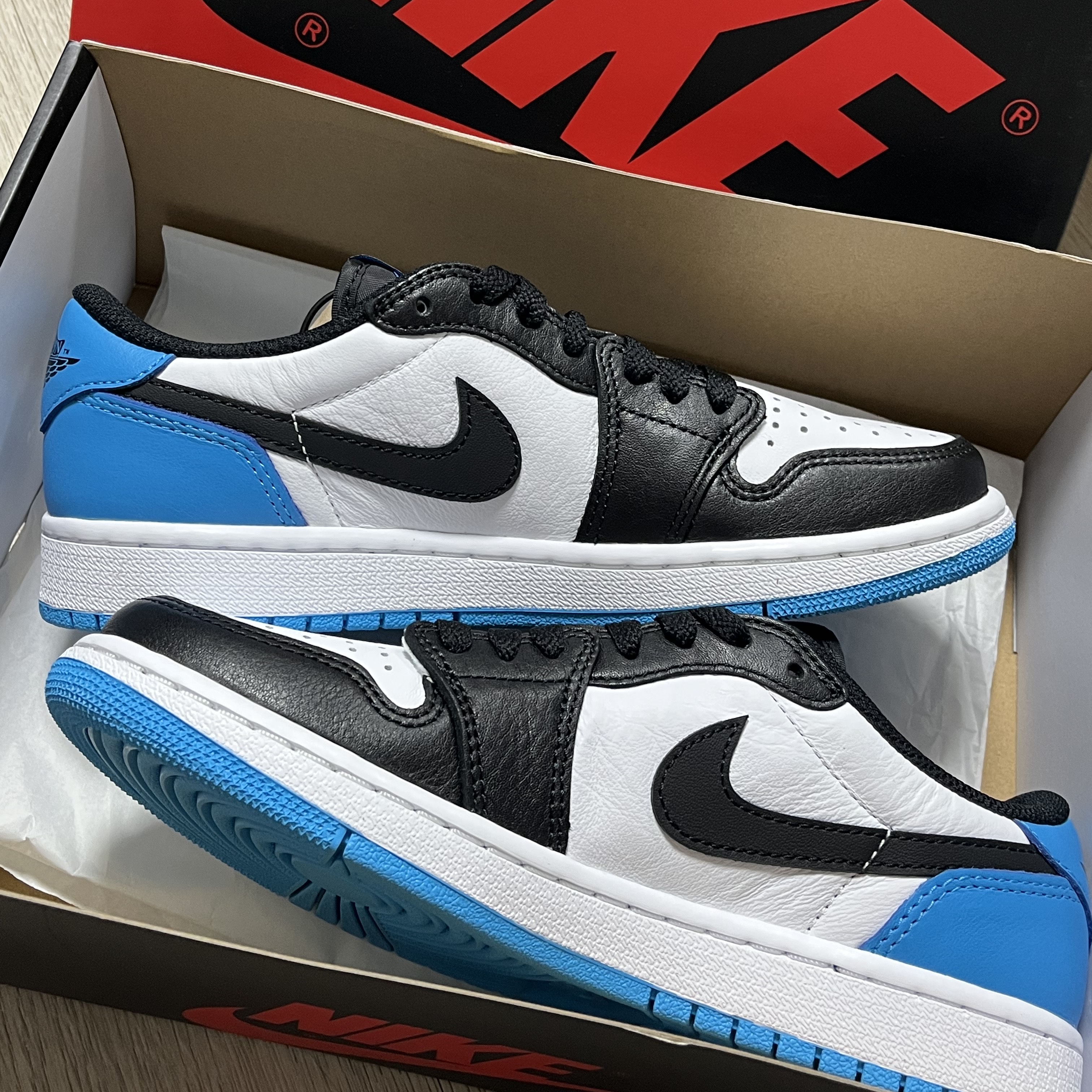Jordan 1 Retro Low OG Black and Dark Powder Blue 착용 스타일