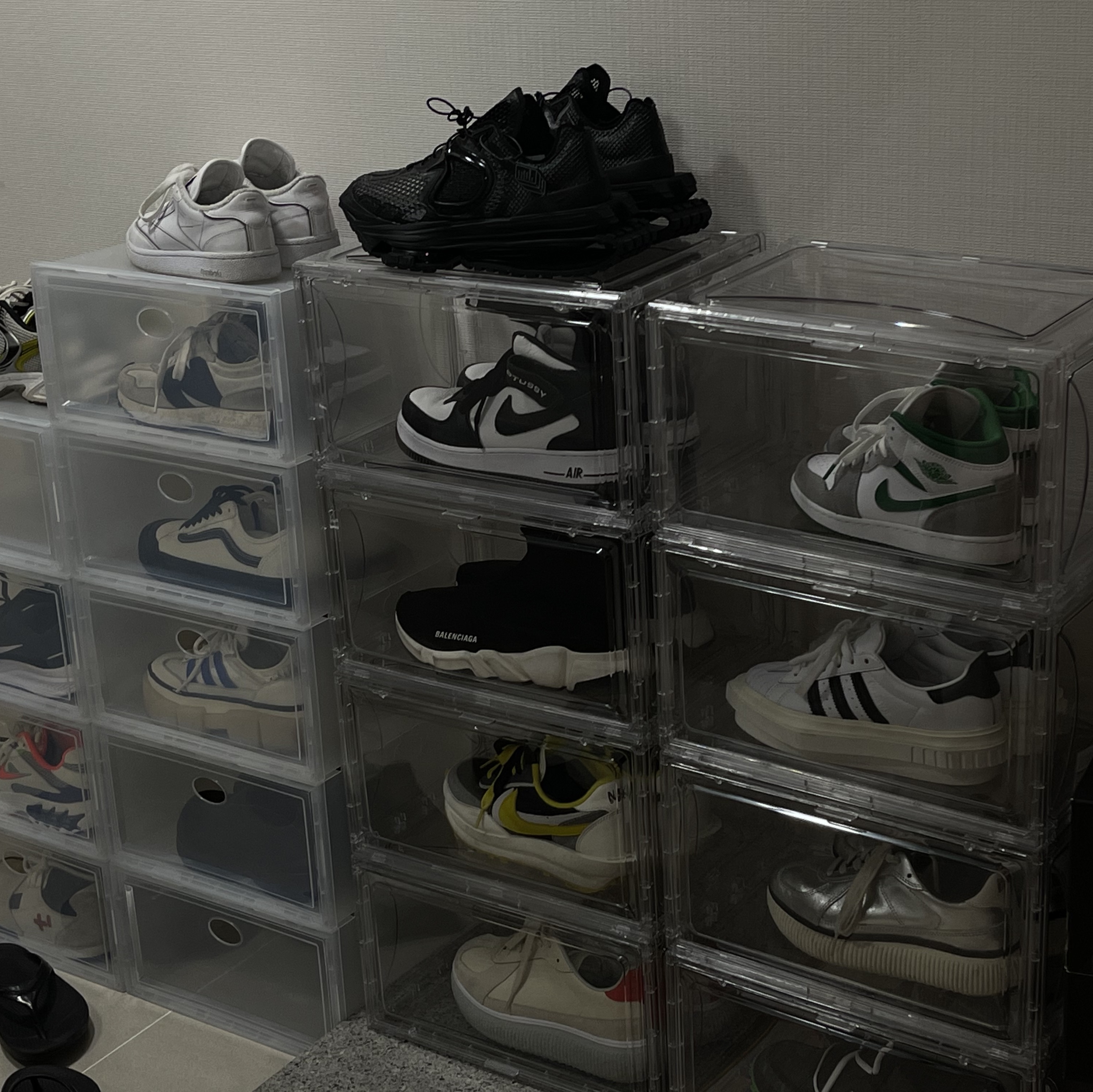 Nike x Matthew M Williams Zoom 004 Triple Black, Nike x Stussy Air Force 1 '07 Mid SP Black and Light Bone 착용 스타일