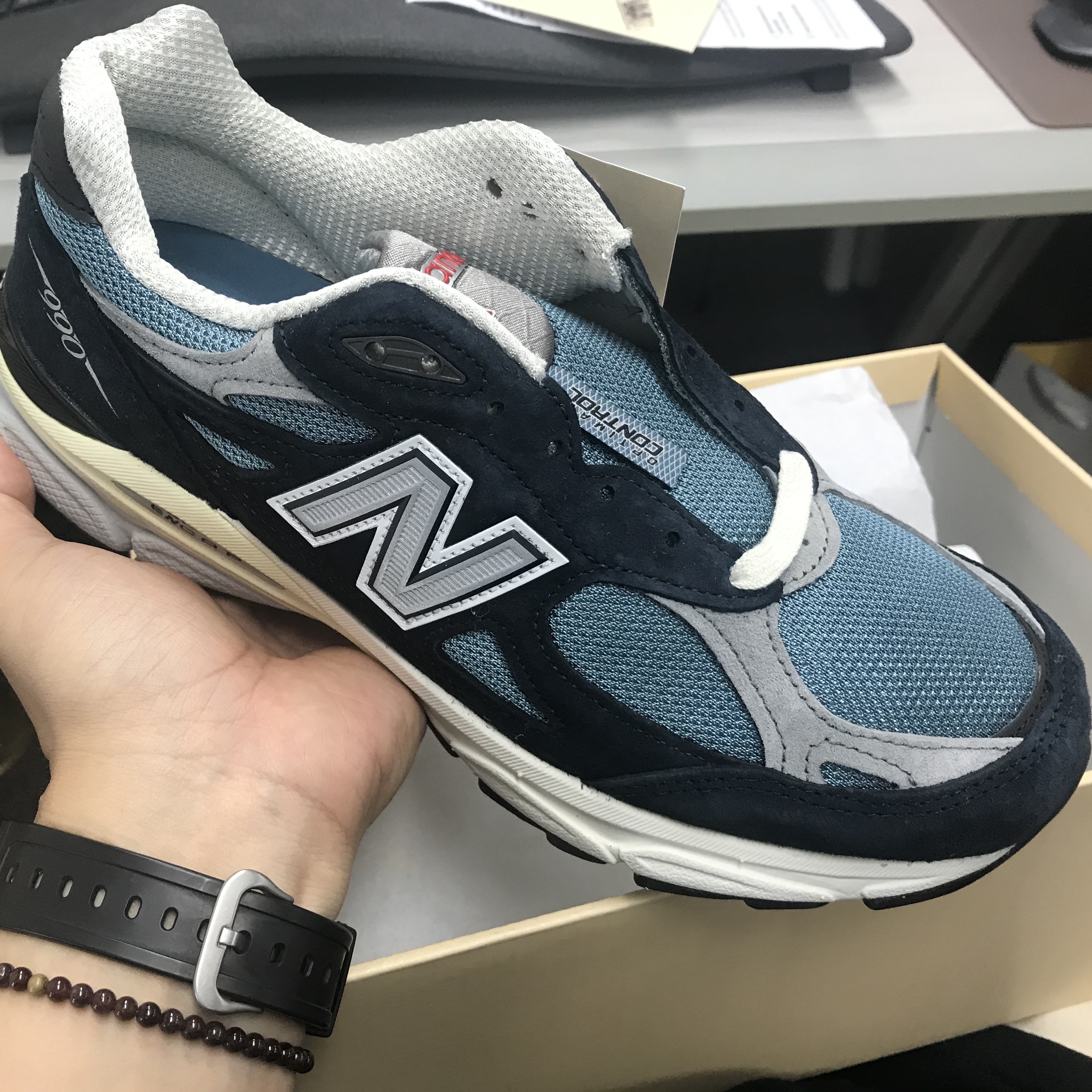 New Balance 990v3 Made in USA Navy Spring Tide 착용 스타일