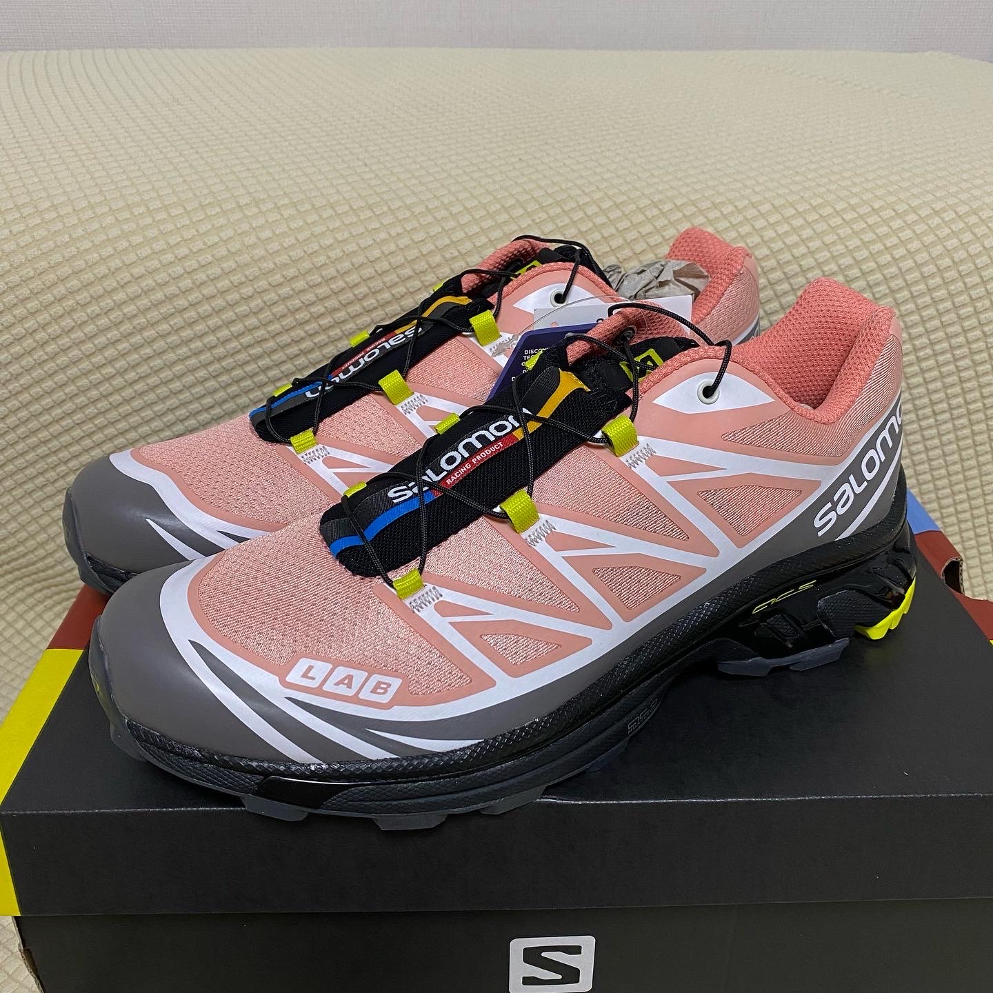 Salomon XT-6 Blooming Dahlia 착용 스타일 - 2