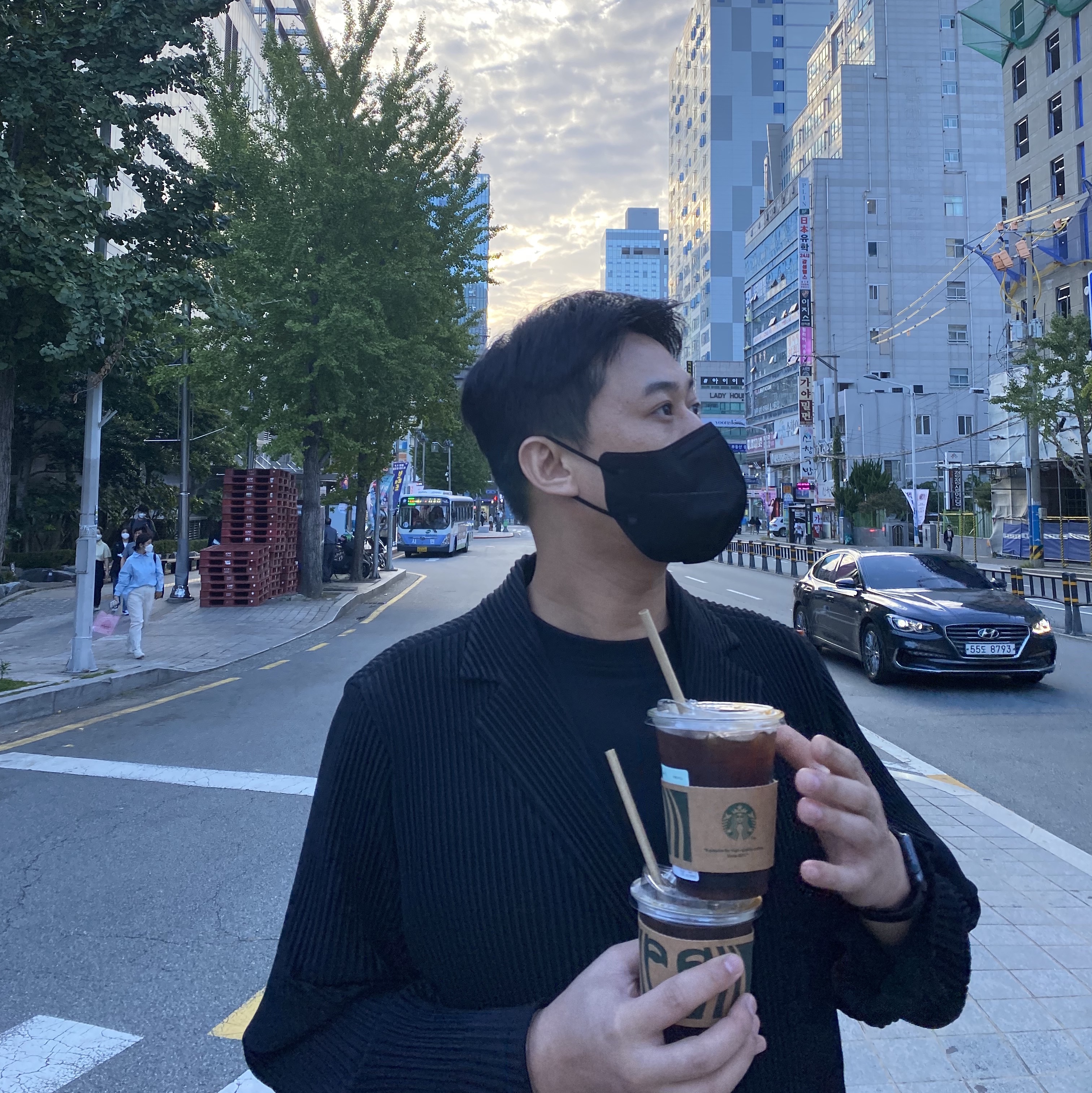Wooyoungmi White Back Logo T-Shirt Black - 22FW, Homme Plisse Issey Miyake Basics Jacket Navy 착용 스타일