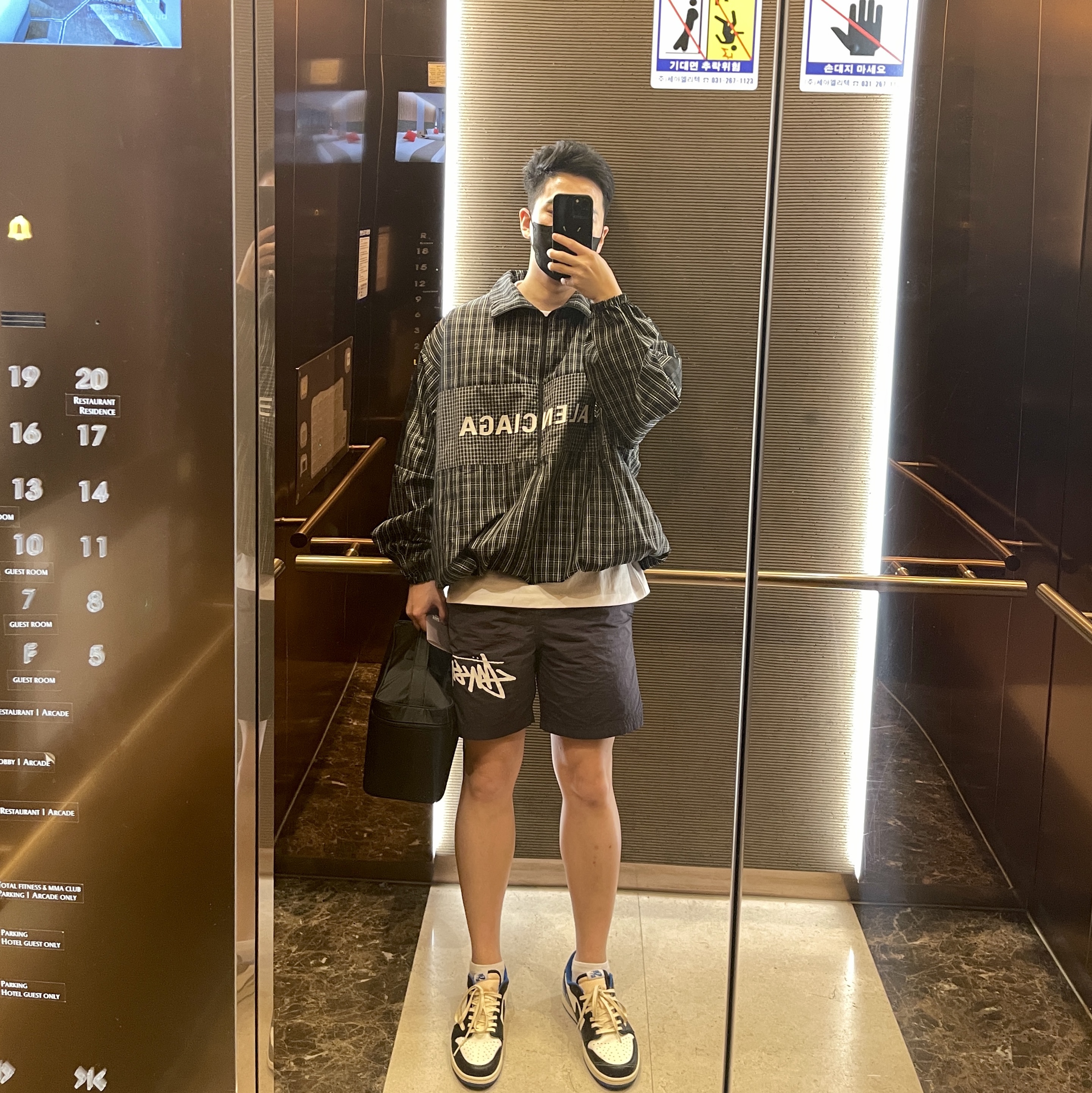 Jordan 1 x Travis Scott x Fragment Retro Low OG SP Military Blue, Nike x Stussy Water Shorts Off Noir 착용 스타일