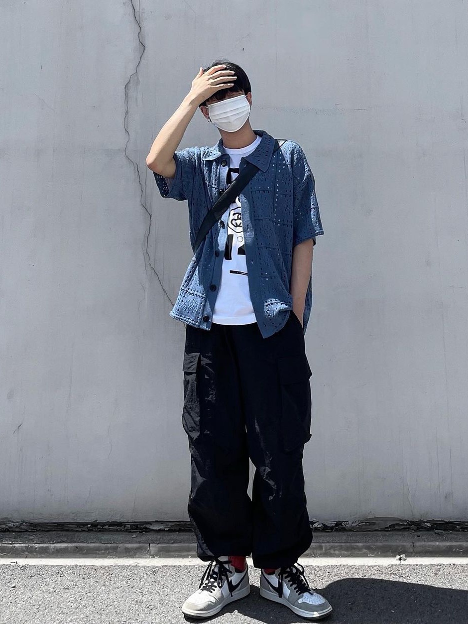 Jordan 1 Retro High OG Light Smoke Grey, CDG x Stussy T-Shirt White 착용 스타일 - 3