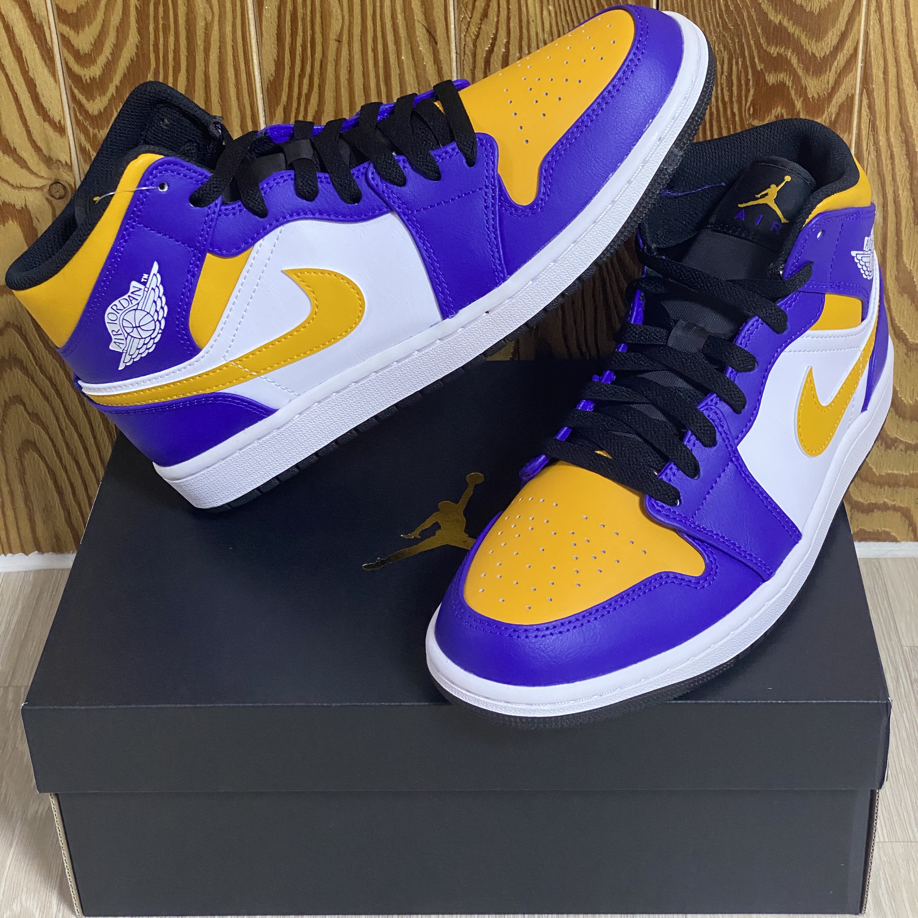 Jordan 1 Mid Dark Concord Taxi 착용 스타일