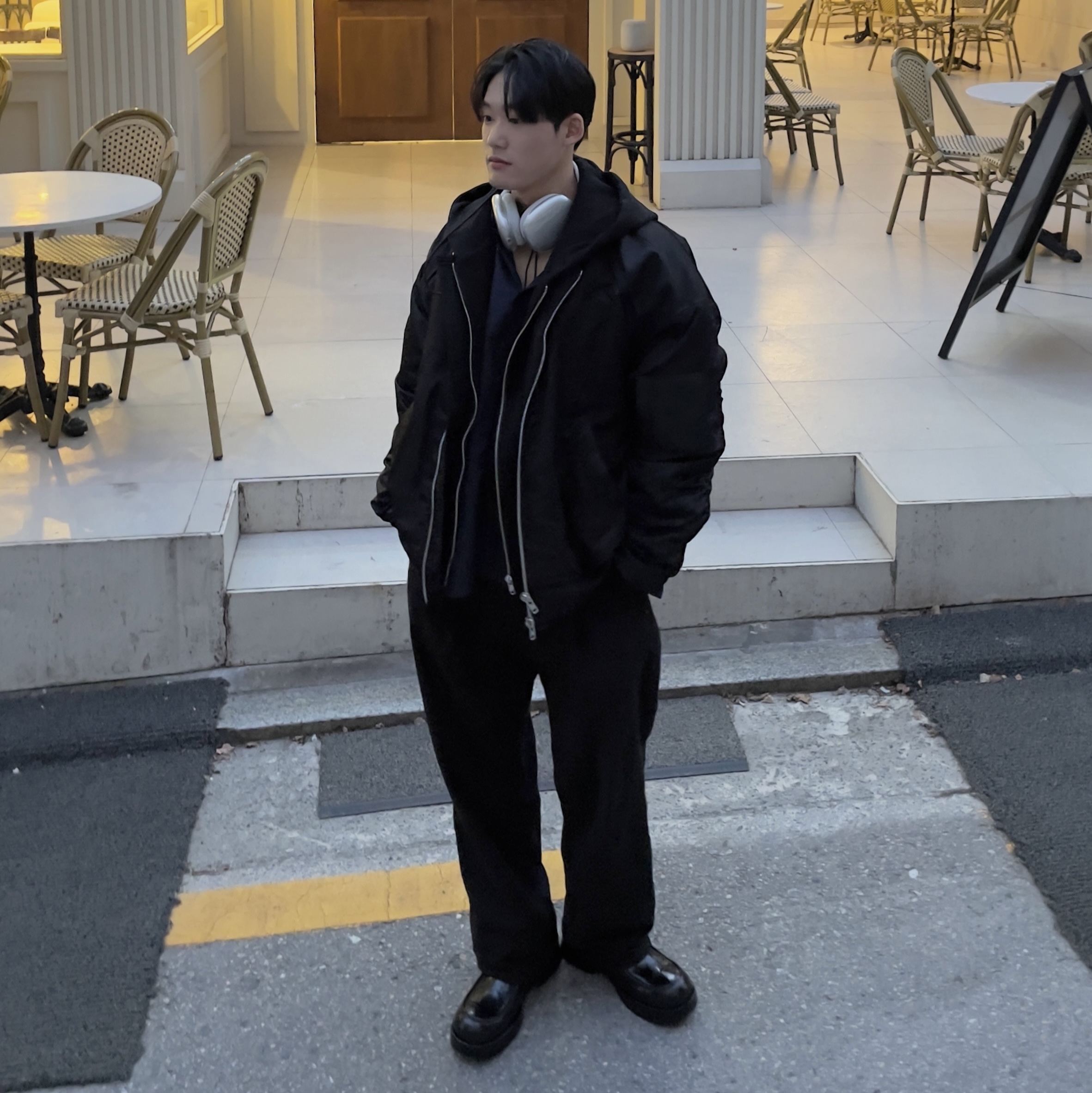 Juun.J Detachable Hood MA-1 Jumper Black - 22FW, Apple AirPods Max Lightning Silver (Korean Ver.) 착용 스타일 - 1