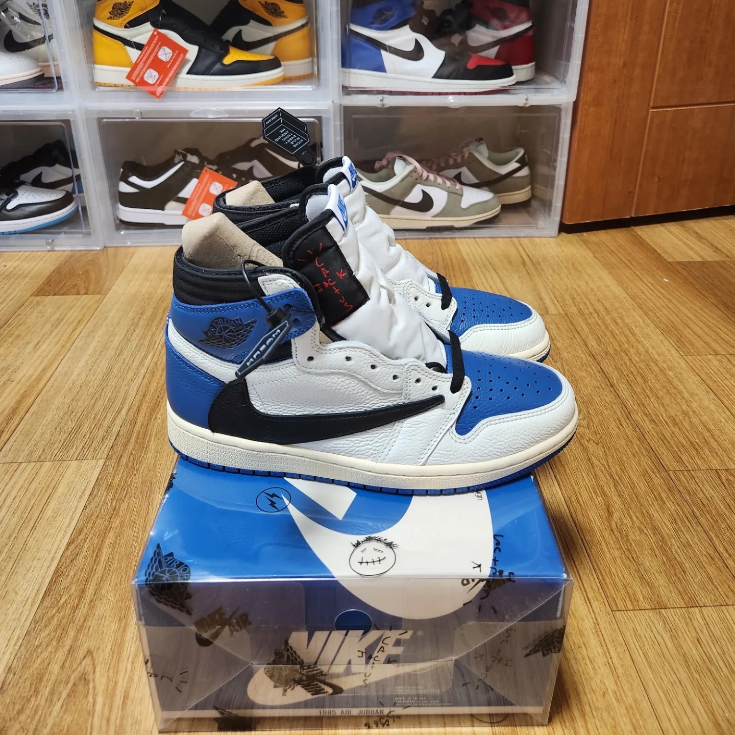 Jordan 1 x Travis Scott x Fragment Retro High OG SP Military Blue 착용 스타일 - 2