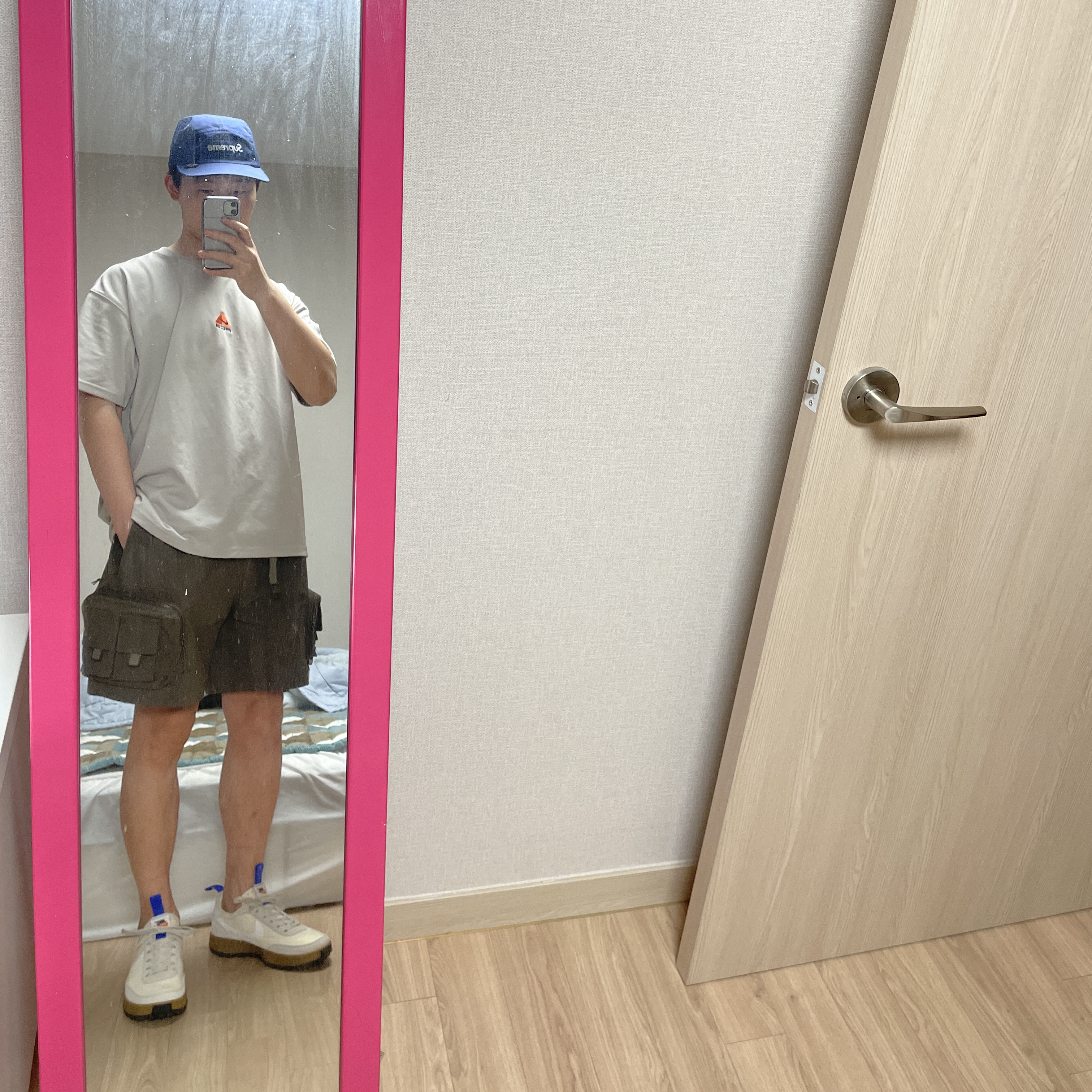 Nike x Tom Sachs General Purpose Shoe Light Cream, Nike ACG LBR Lungs T-Shirt Light Iron Ore - Asia 착용 스타일