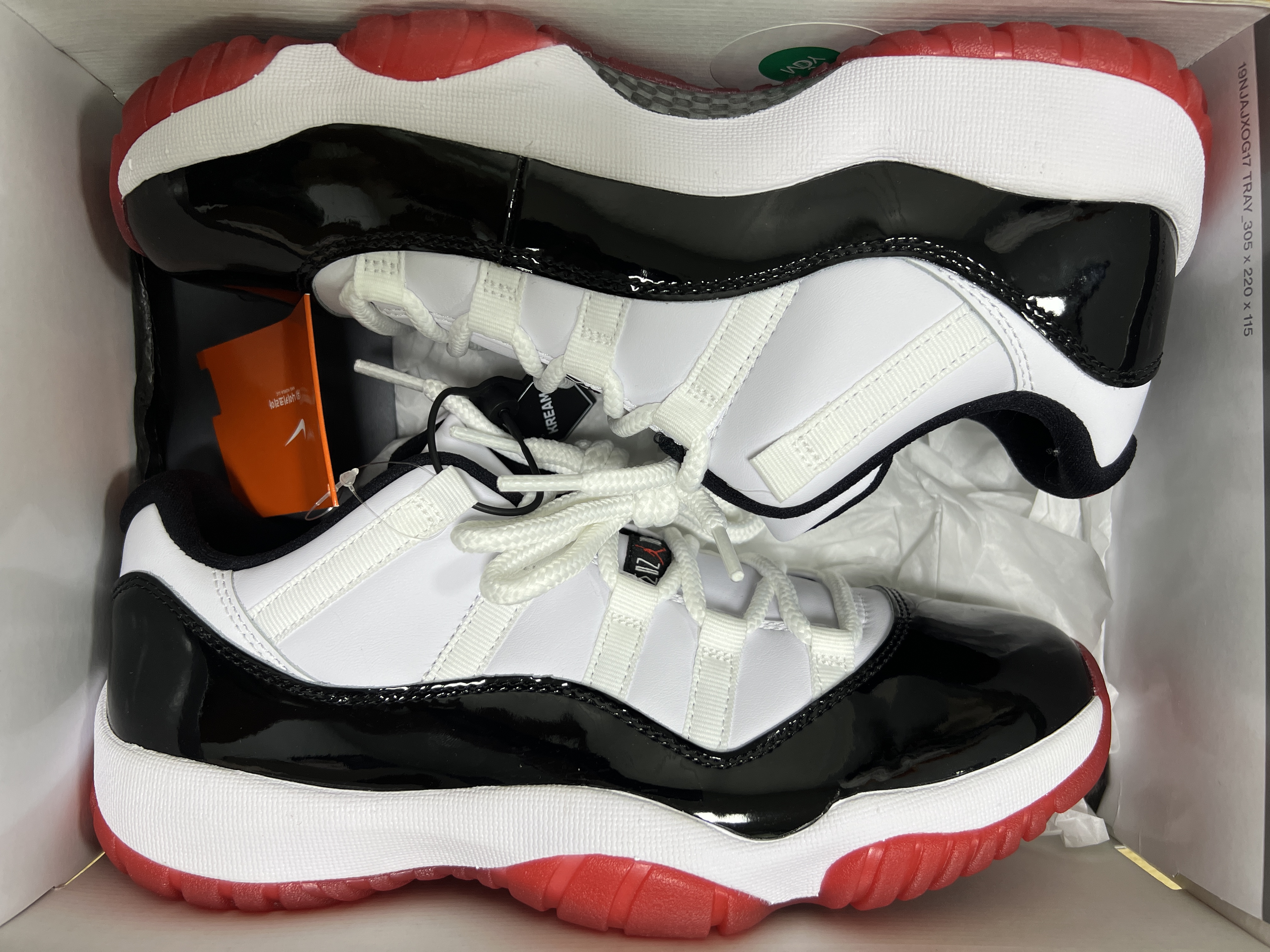 Jordan 11 Retro Low Concord Bred 착용 스타일