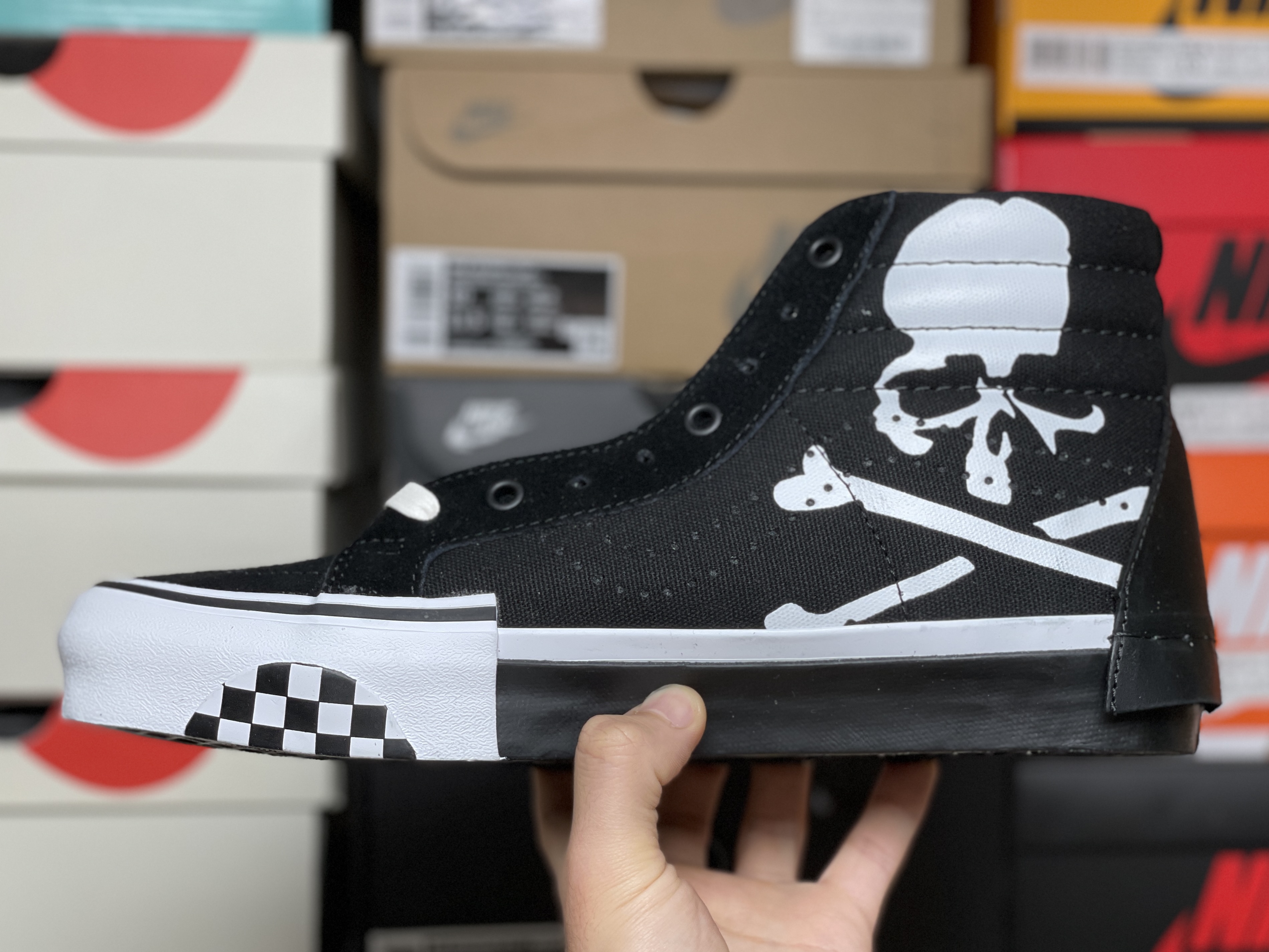 Vans Vault x Mastermind x END. Sk8-Hi Cap LX Black 착용 스타일 - 2