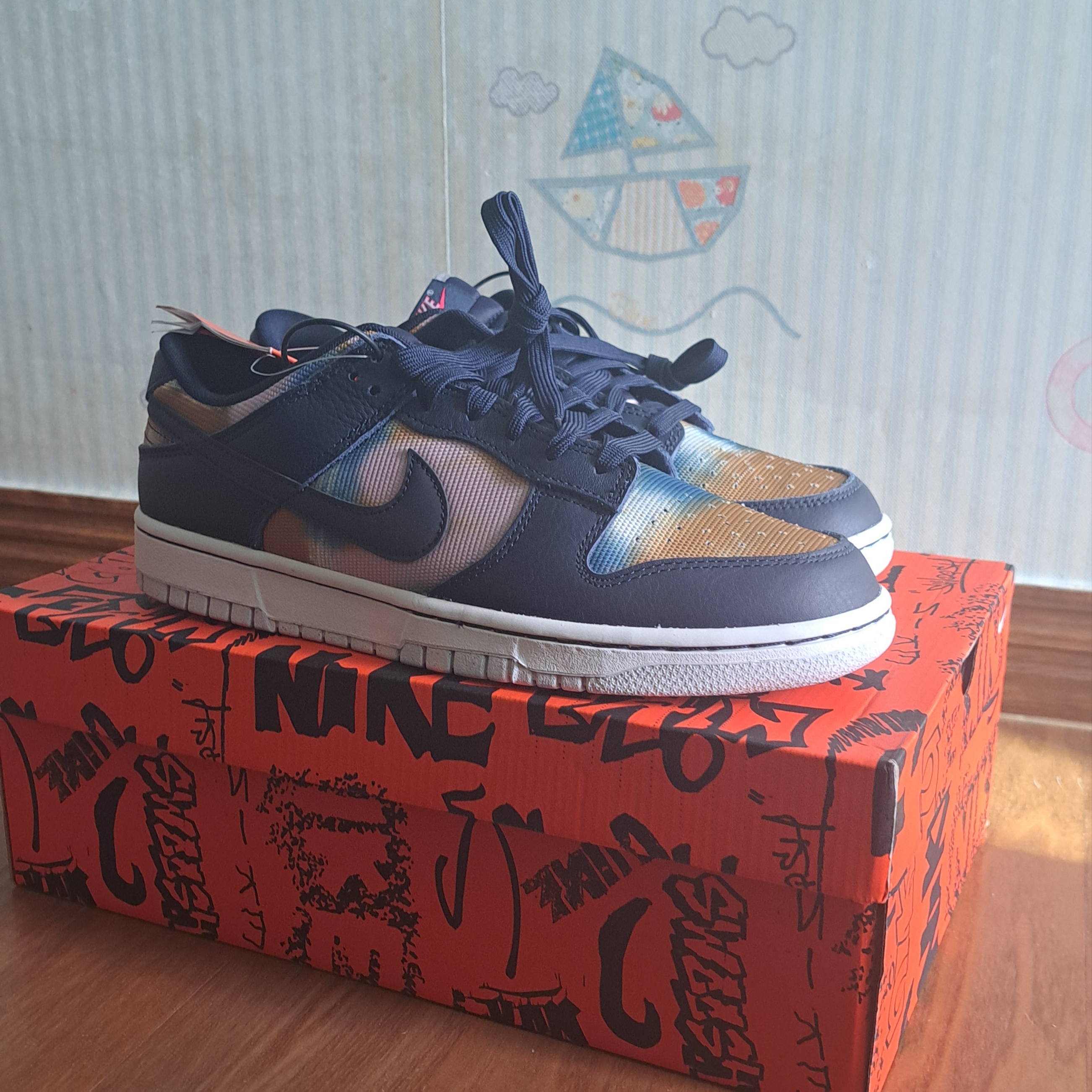 Nike Dunk Low Retro PRM Obsidian Graffiti 착용 스타일