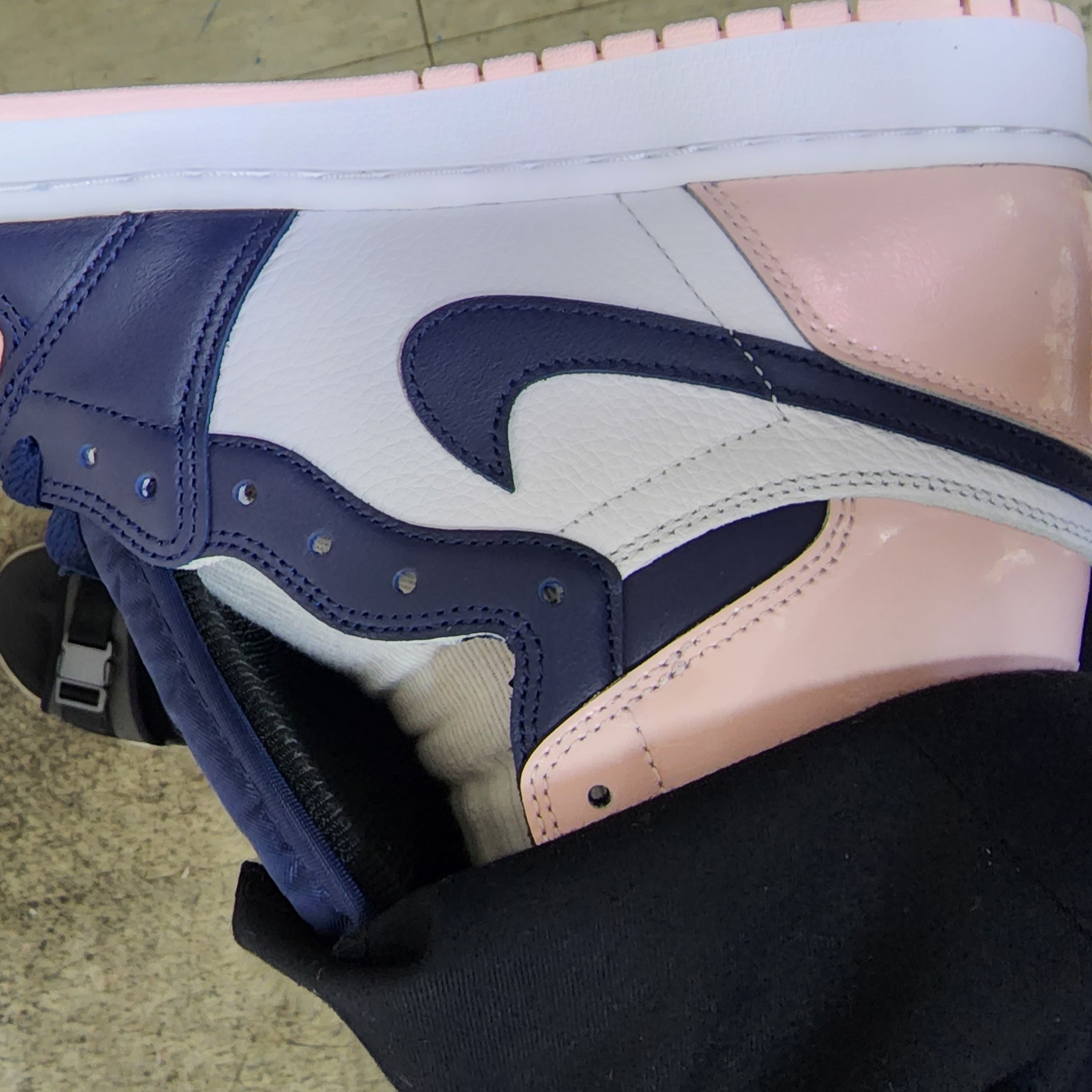 (W) Jordan 1 Retro High OG Atmosphere 착용 스타일 - 3