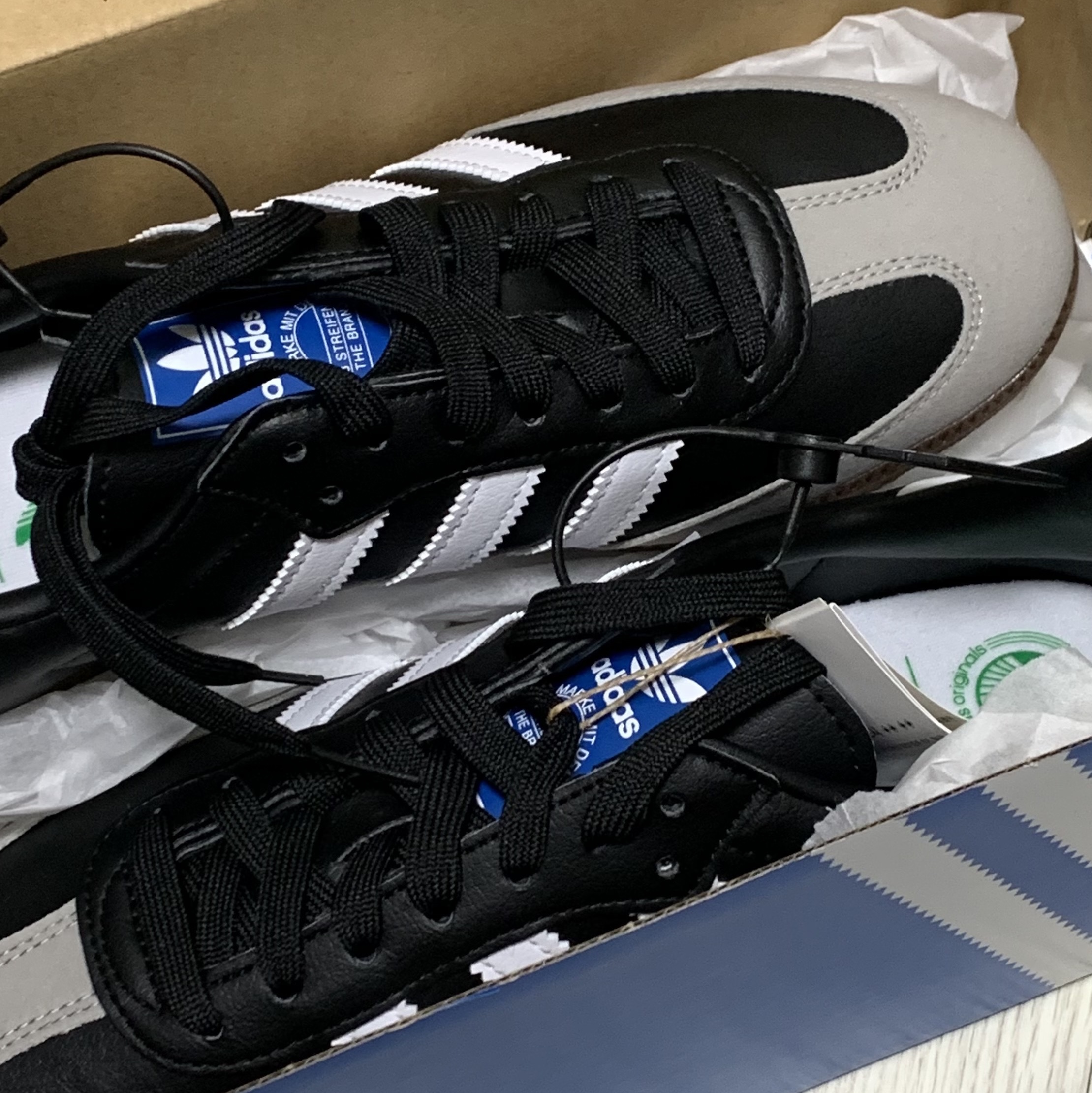 Adidas Samba Vegan Black White 착용 스타일 - 1