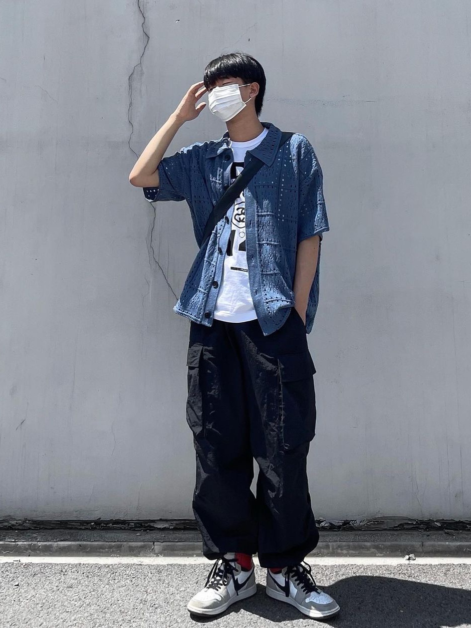 Jordan 1 Retro High OG Light Smoke Grey, CDG x Stussy T-Shirt White 착용 스타일 - 4