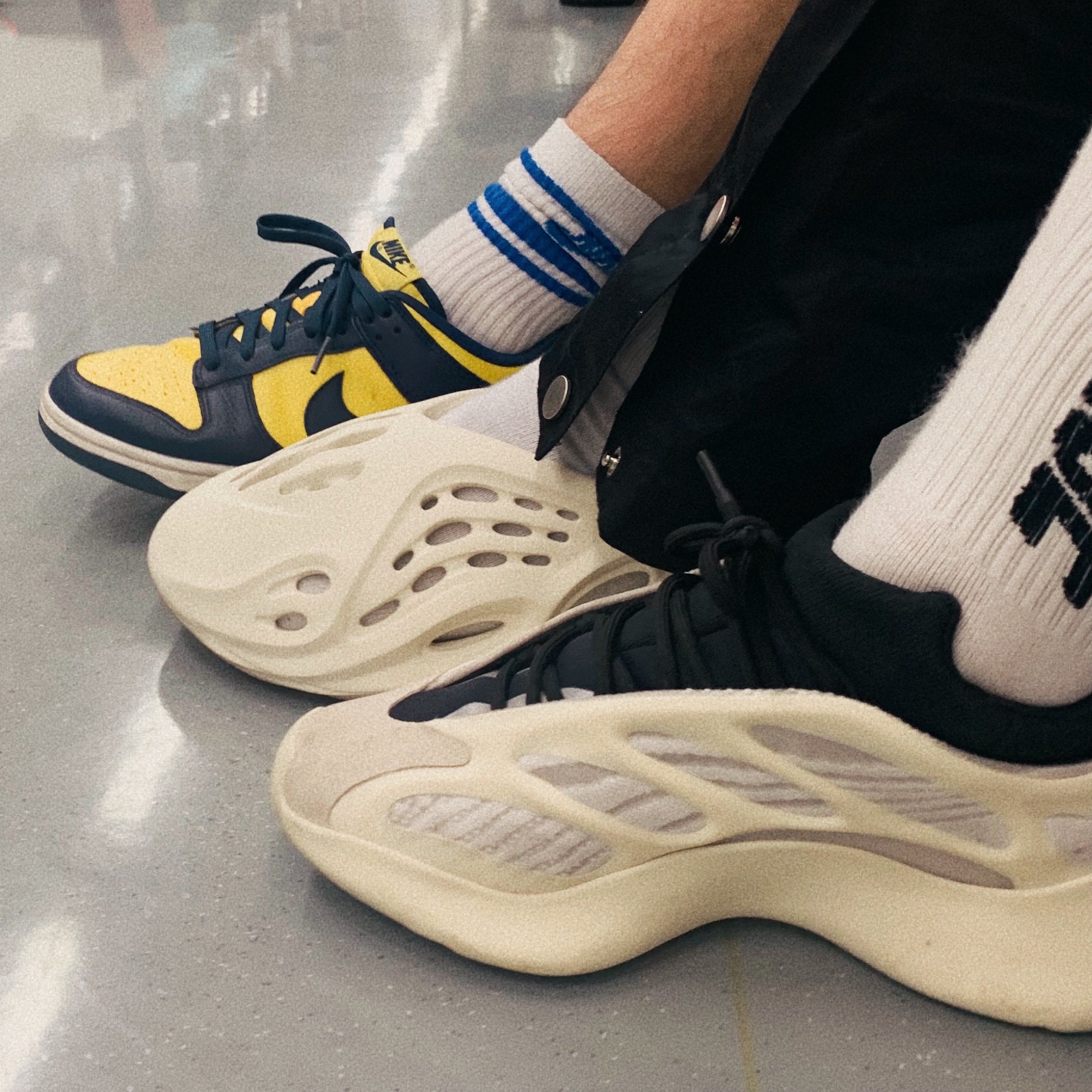Adidas Yeezy Foam RNNR Ararat, Adidas Yeezy 700 V3 Azael 2022/2023 착용 스타일