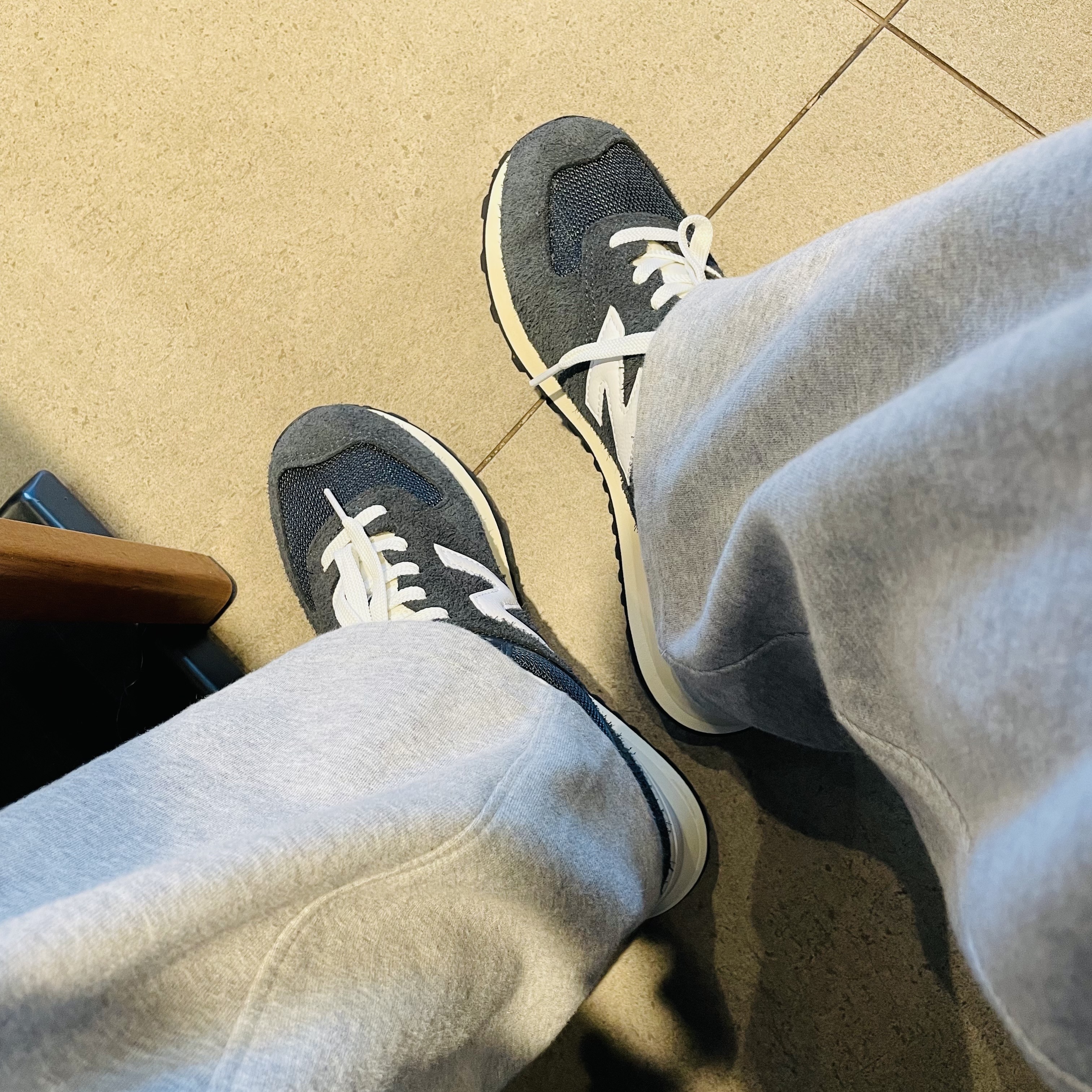 New Balance 574 Heritage Navy 착용 스타일
