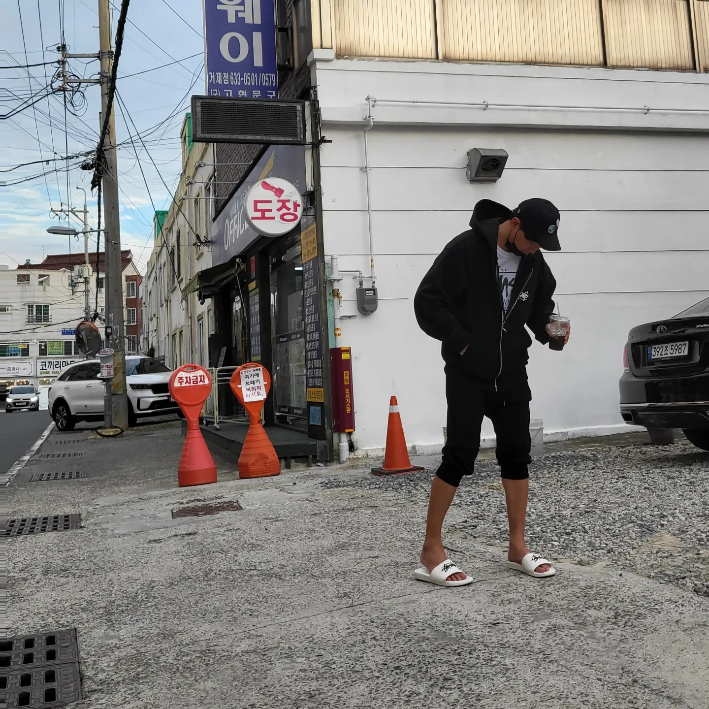 Stussy Flipped Zip Hoodie Black 착용 스타일