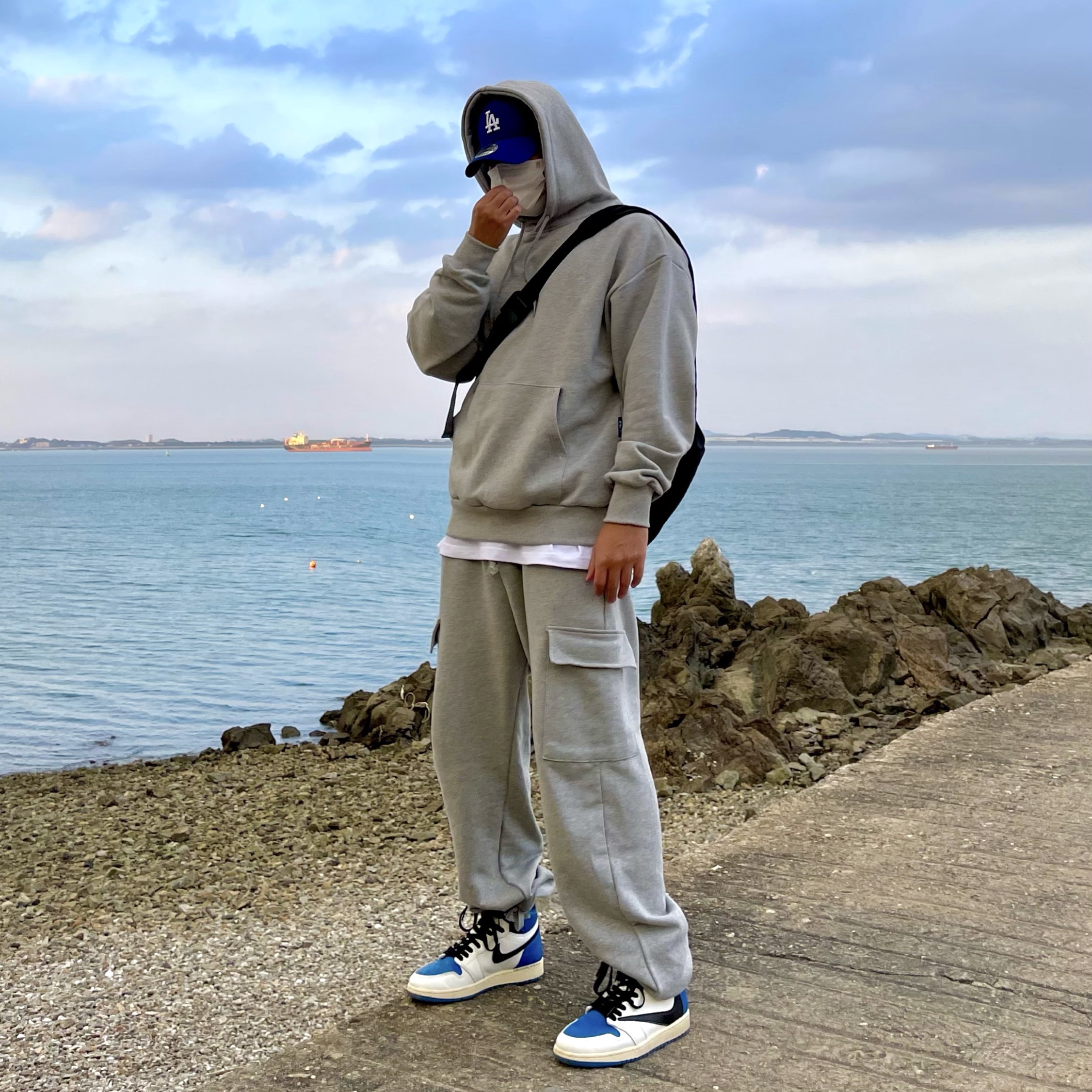 Jordan 1 x Travis Scott x Fragment Retro High OG SP Military Blue 착용 스타일