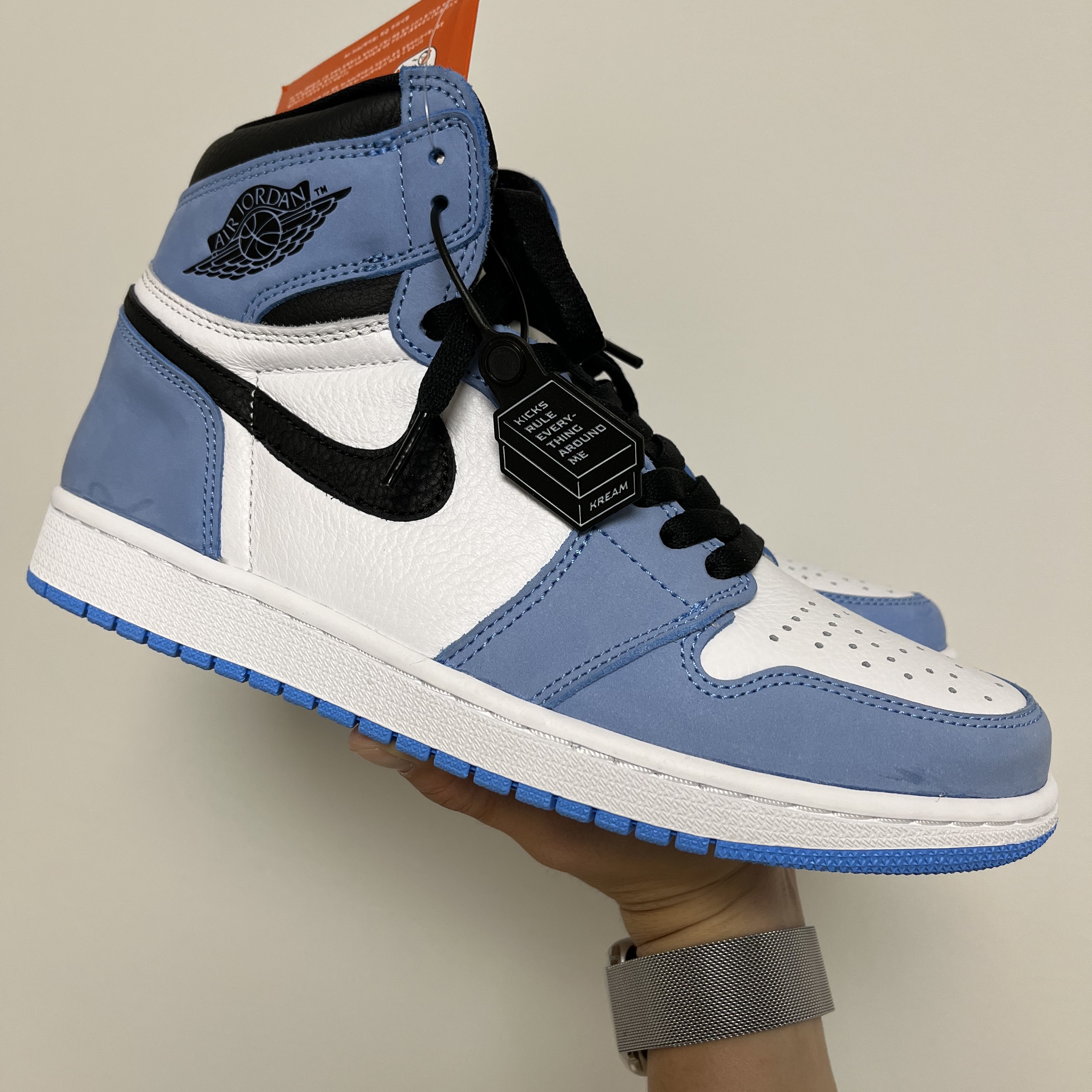 Jordan 1 Retro High OG University Blue 착용 스타일 - 2