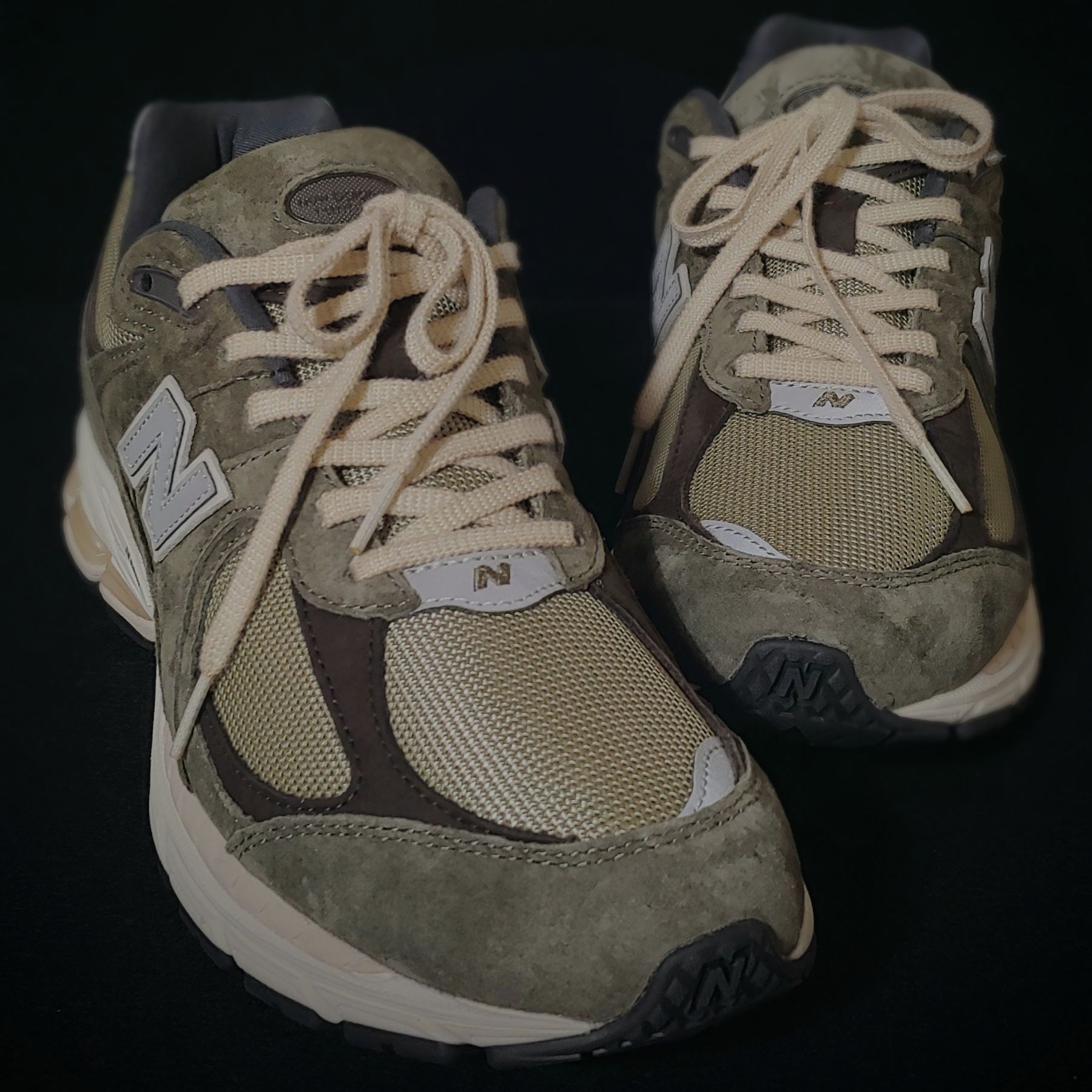 New Balance 2002R Special Vintage Khaki 착용 스타일 - 5