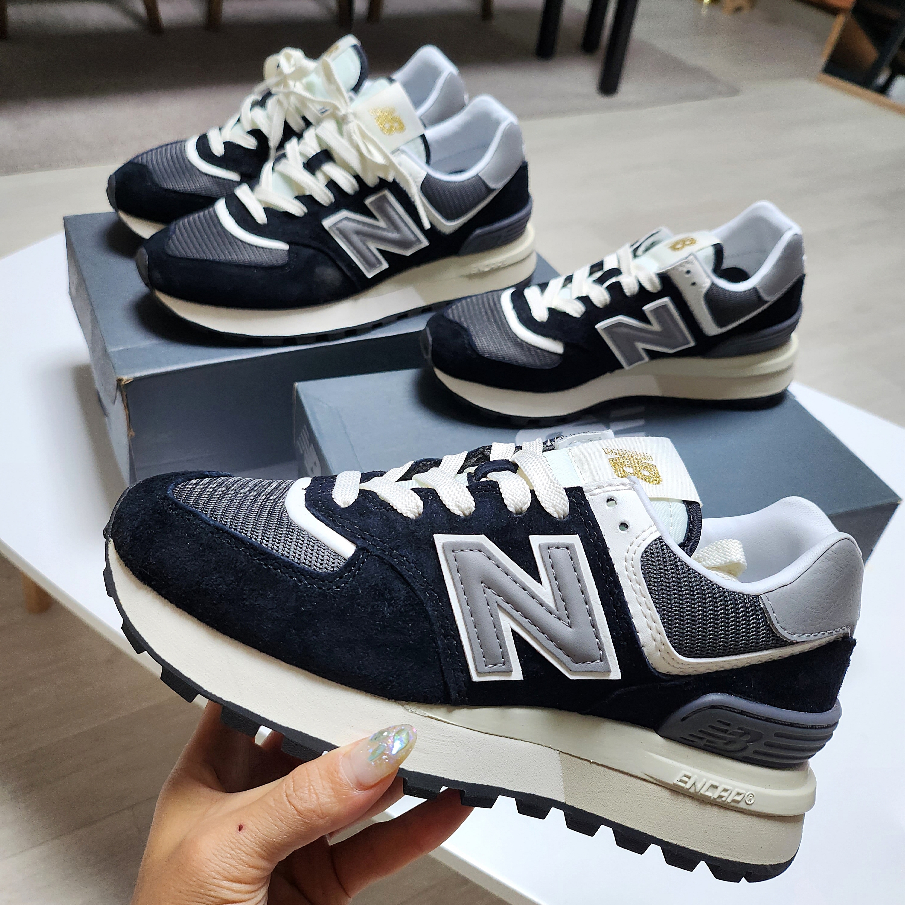New Balance 574 Legacy Black 착용 스타일 - 1