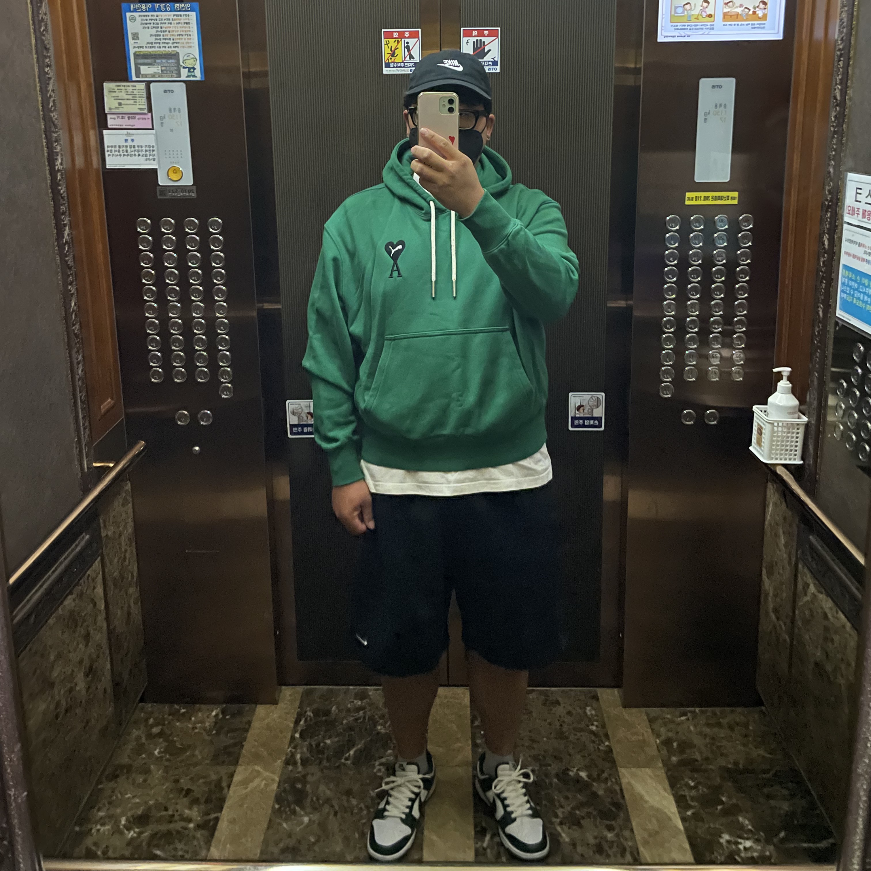 Puma x AMI Hoodie Verdant Green, Nike NRG Solo Swoosh Fleece Shorts Black - Asia 착용 스타일