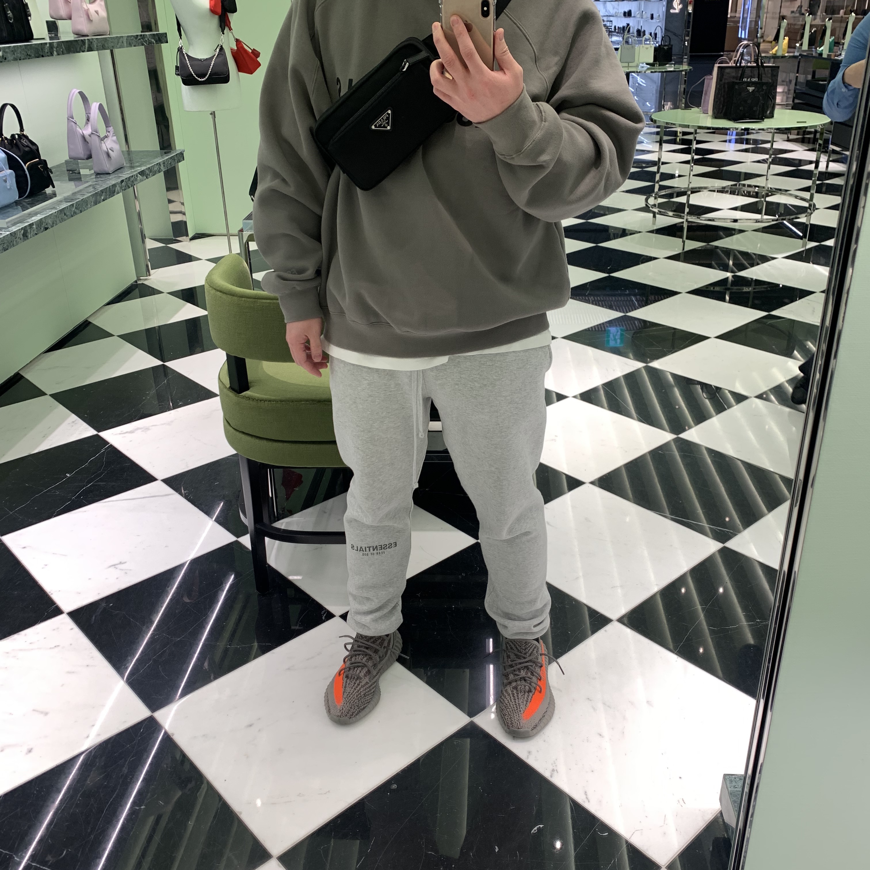 Prada Nylon Triangle Logo Belt Bag Black, Adidas Yeezy Boost 350 V2 Beluga - Reflective 착용 스타일