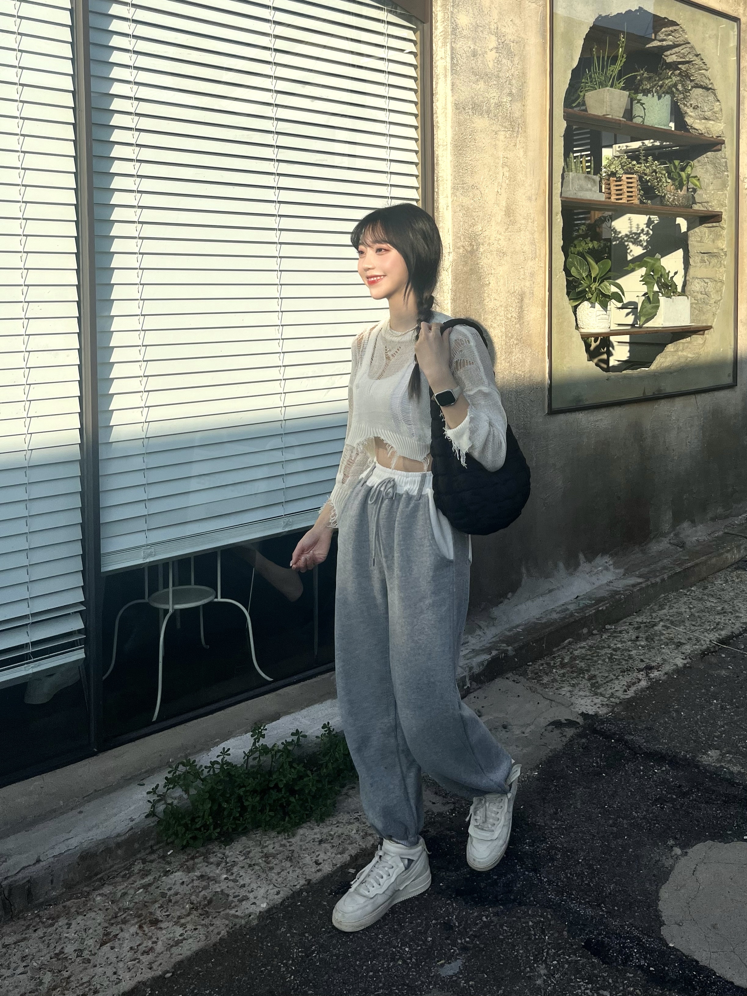 COS Quilted Mini Bag Black, Nike x Comme des Garcons Homme Plus Air Force Mid White 착용 스타일