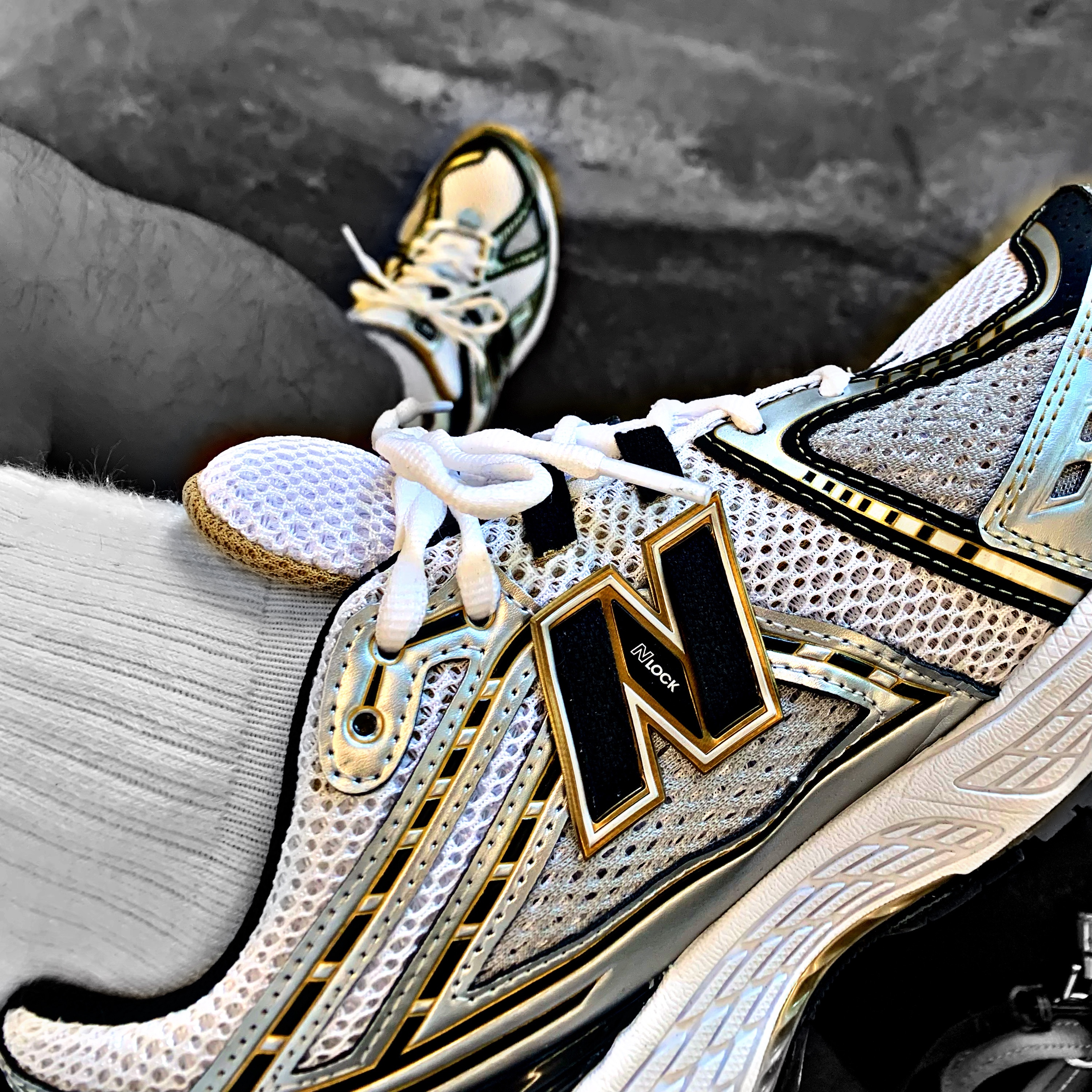 New Balance 1906R White Gold 착용 스타일