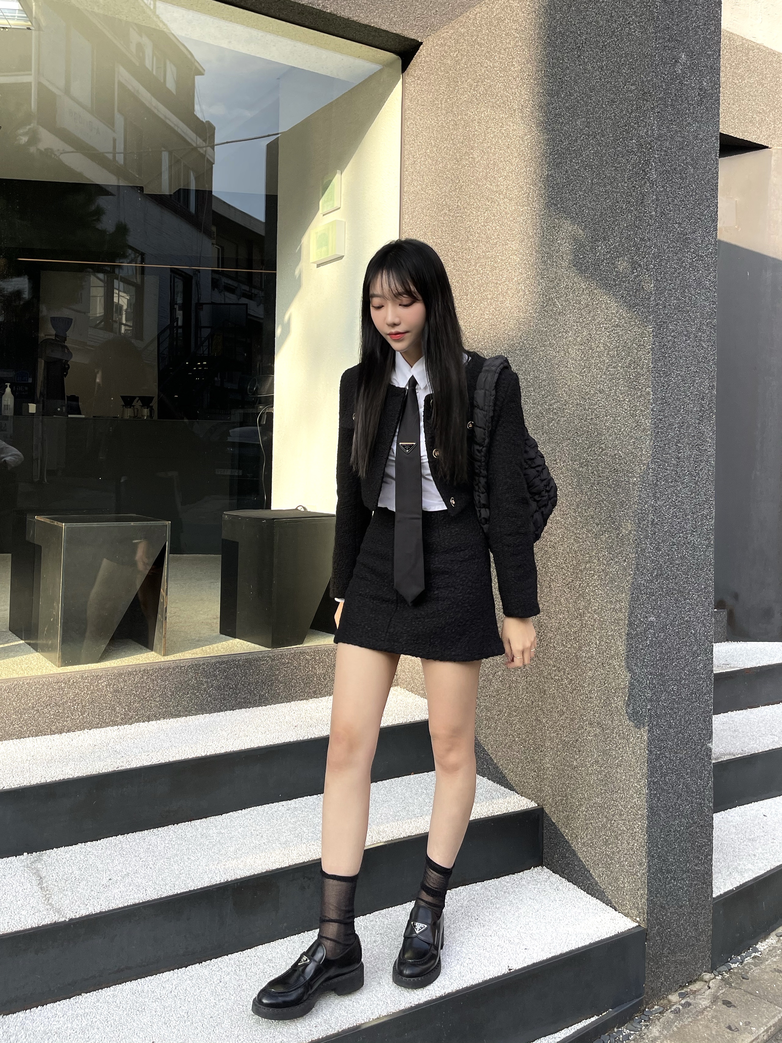 COS Quilted Mini Bag Black, Prada Re-Nylon Gabardine Tie Blue 착용 스타일 - 1