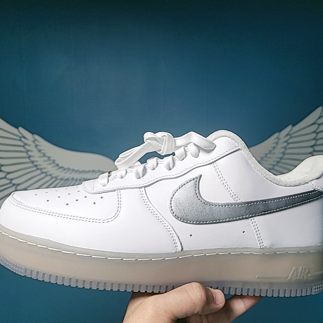 Nike Air Force 1 '07 PRM Metallic Silver 착용 스타일 - 1