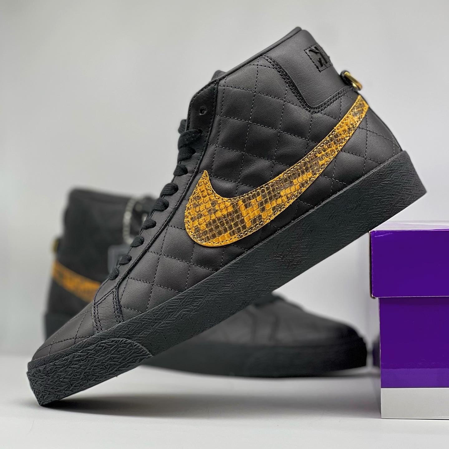 Nike x Supreme SB Zoom Blazer Mid QS 2 Black 착용 스타일 - 4