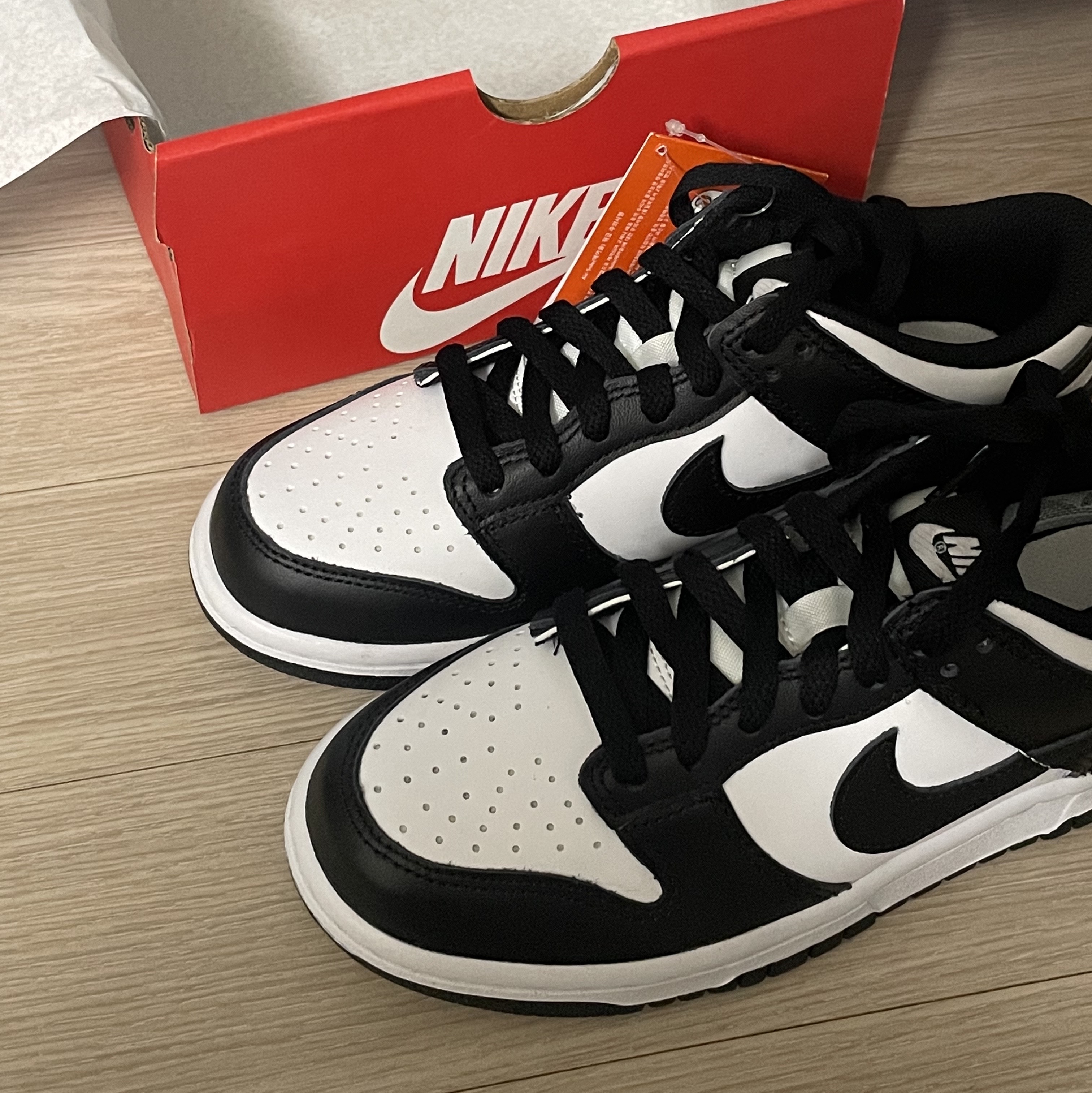 (GS) Nike Dunk Low Black 착용 스타일 - 2