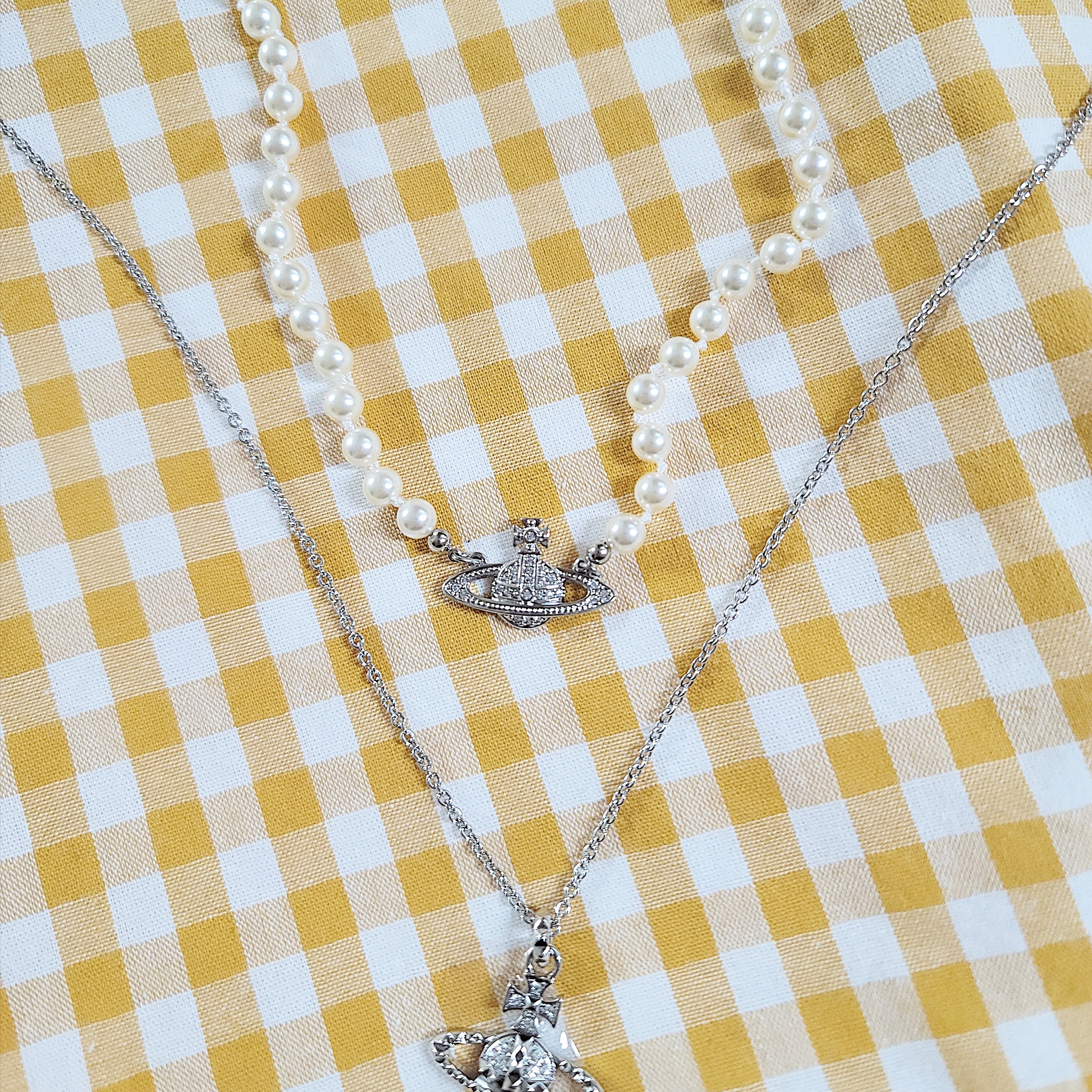 Vivienne Westwood Mini Bas Relief Choker Silver 착용 스타일