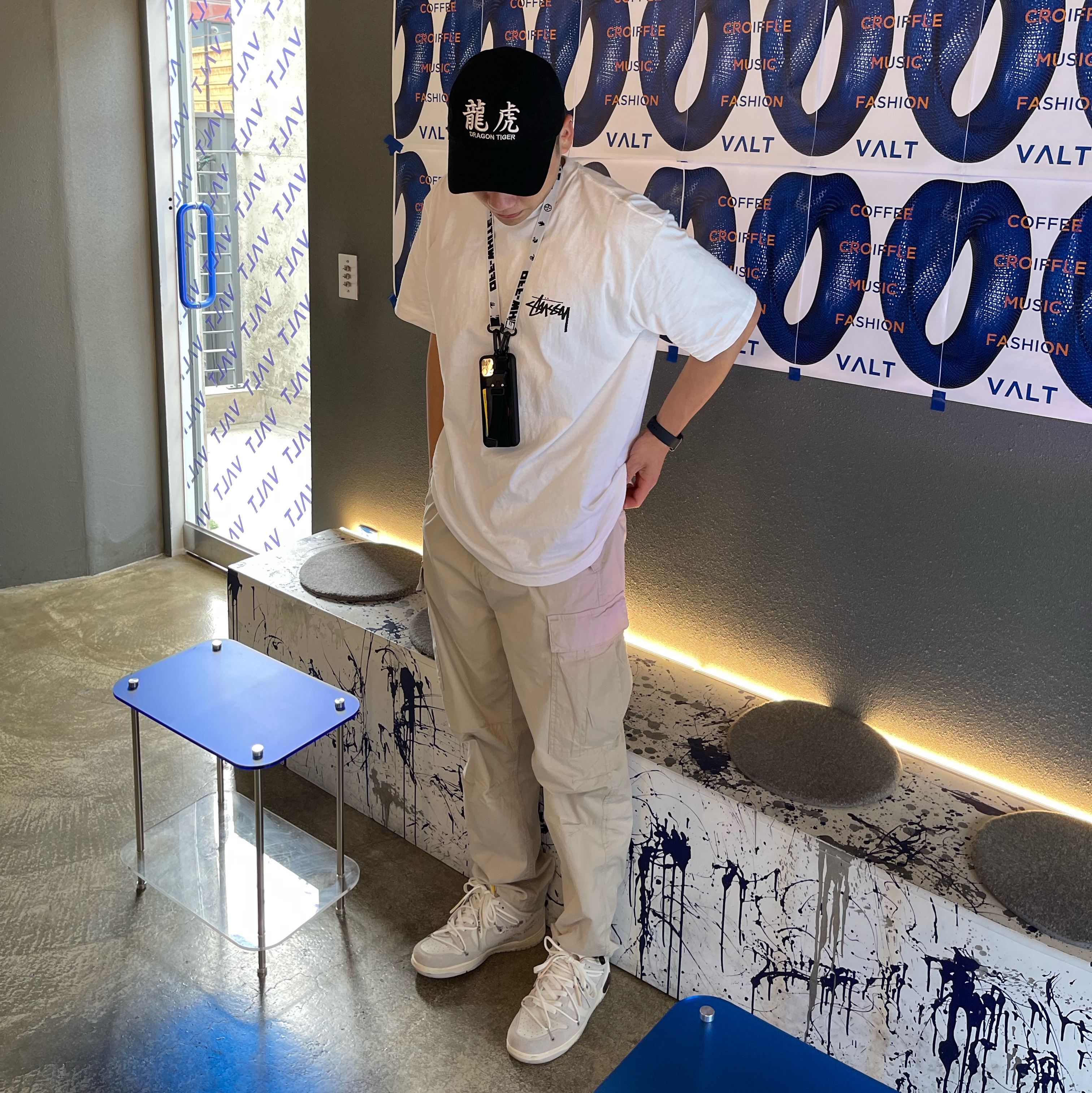 Stussy Fuzzy Dice T-Shirt White 착용 스타일