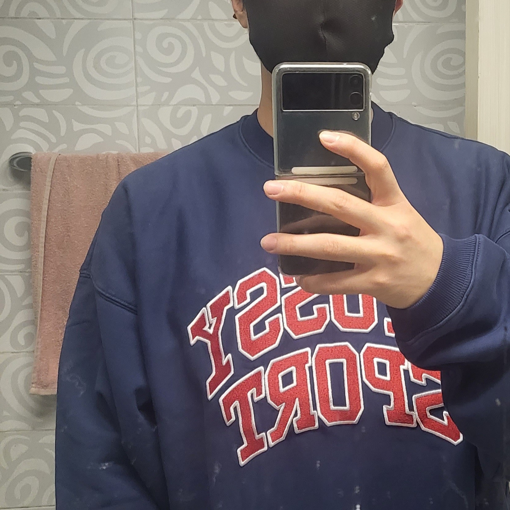 Stussy Relaxed Oversized Crew Navy, Stussy Relaxed Oversized Crew Green 착용 스타일 - 1
