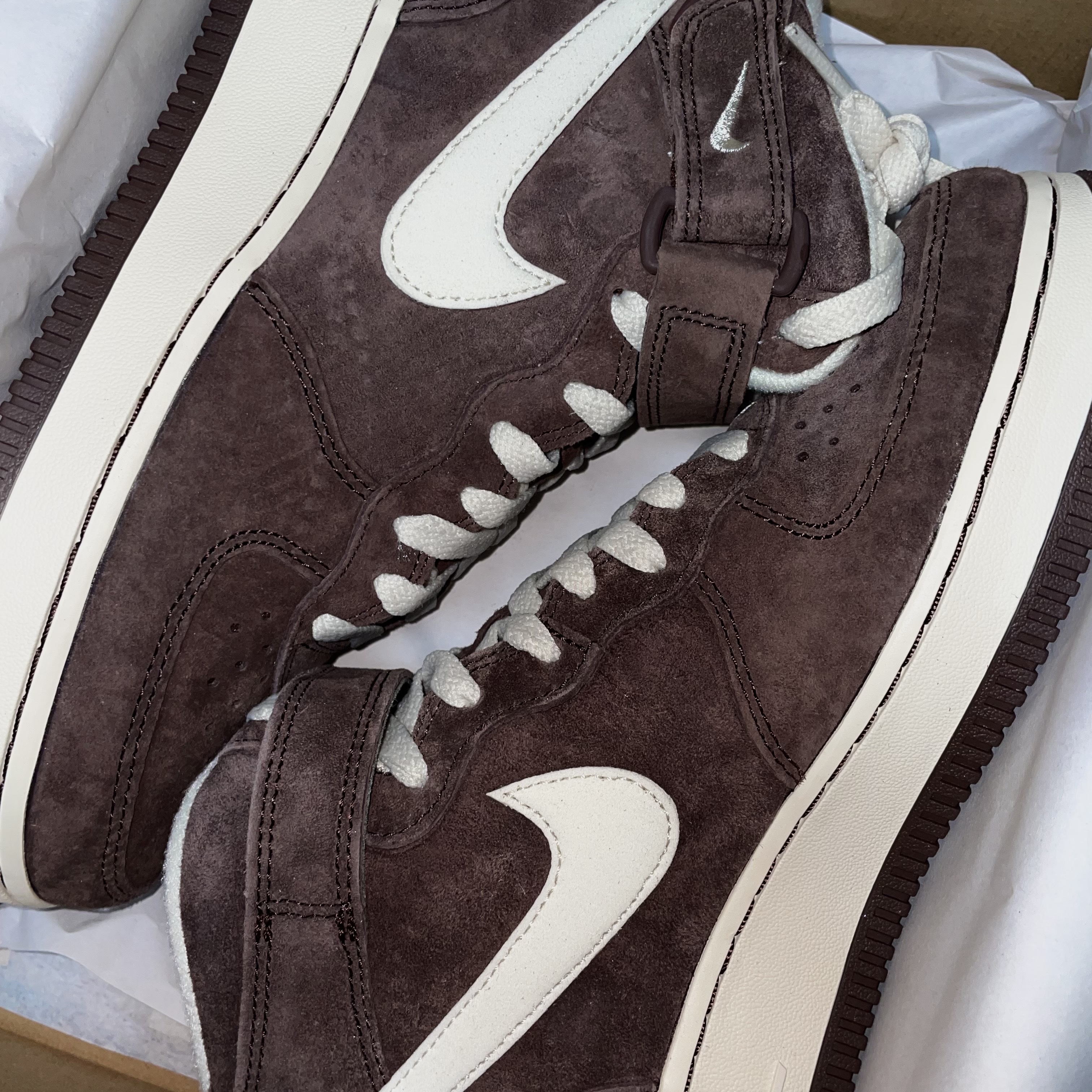 Nike Air Force 1 Mid '07 QS Chocolate 착용 스타일