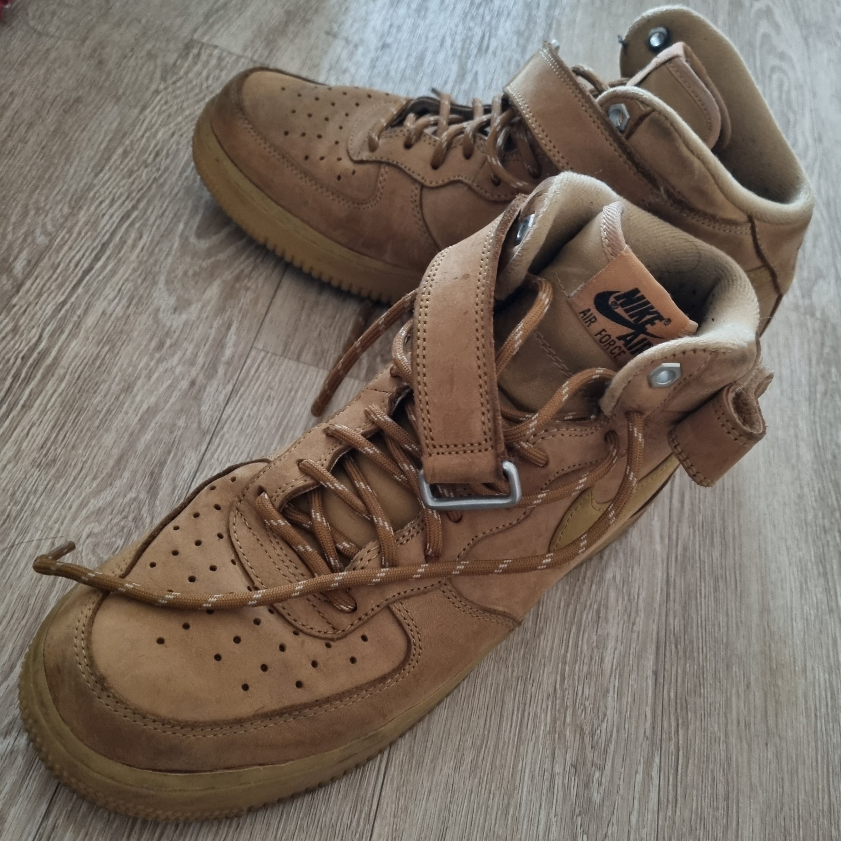 Nike Air Force 1 Mid '07 WB Flax 착용 스타일