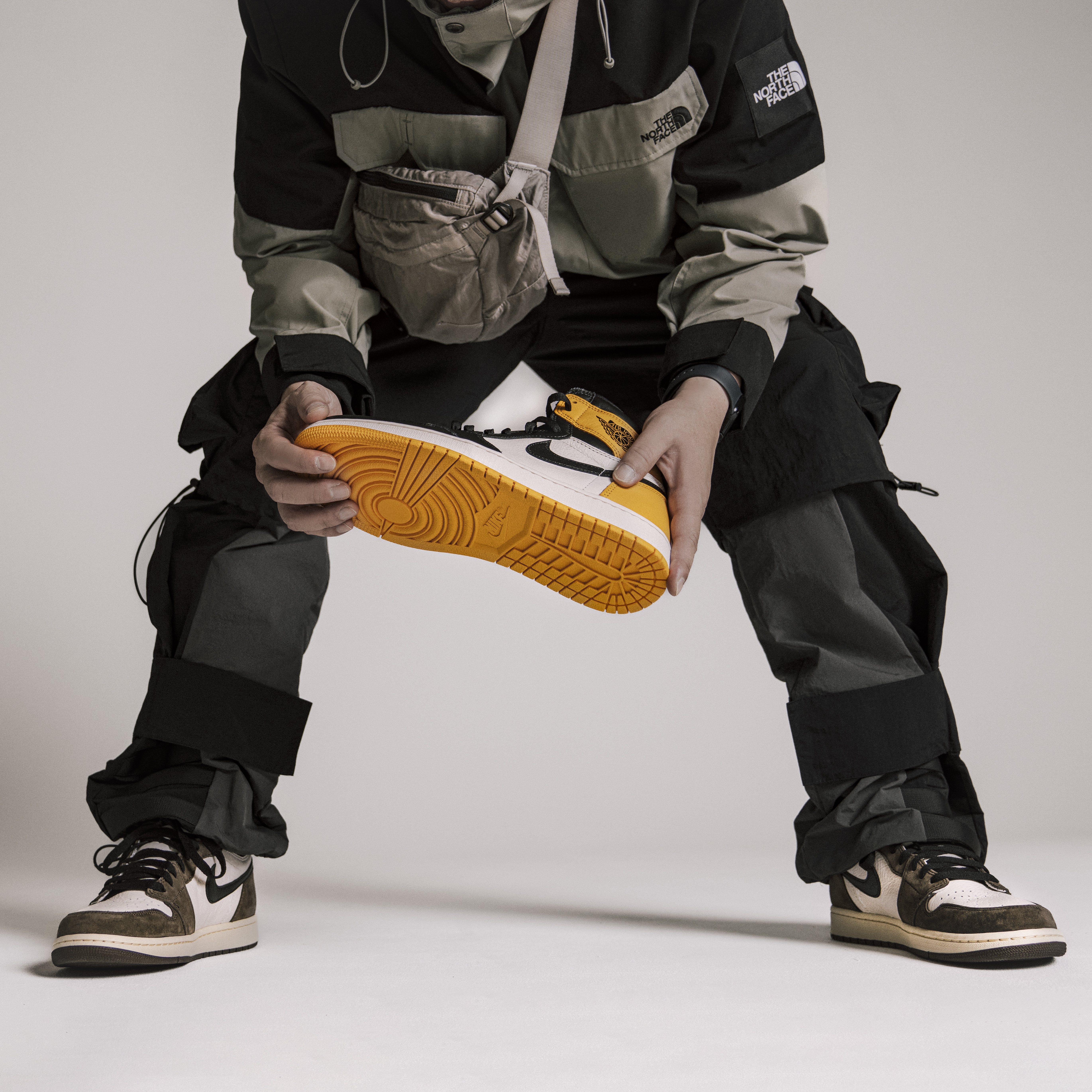 Jordan 1 Retro High OG Taxi, Jordan 1 x Travis Scott Retro High OG SP Mocha 착용 스타일 - 1