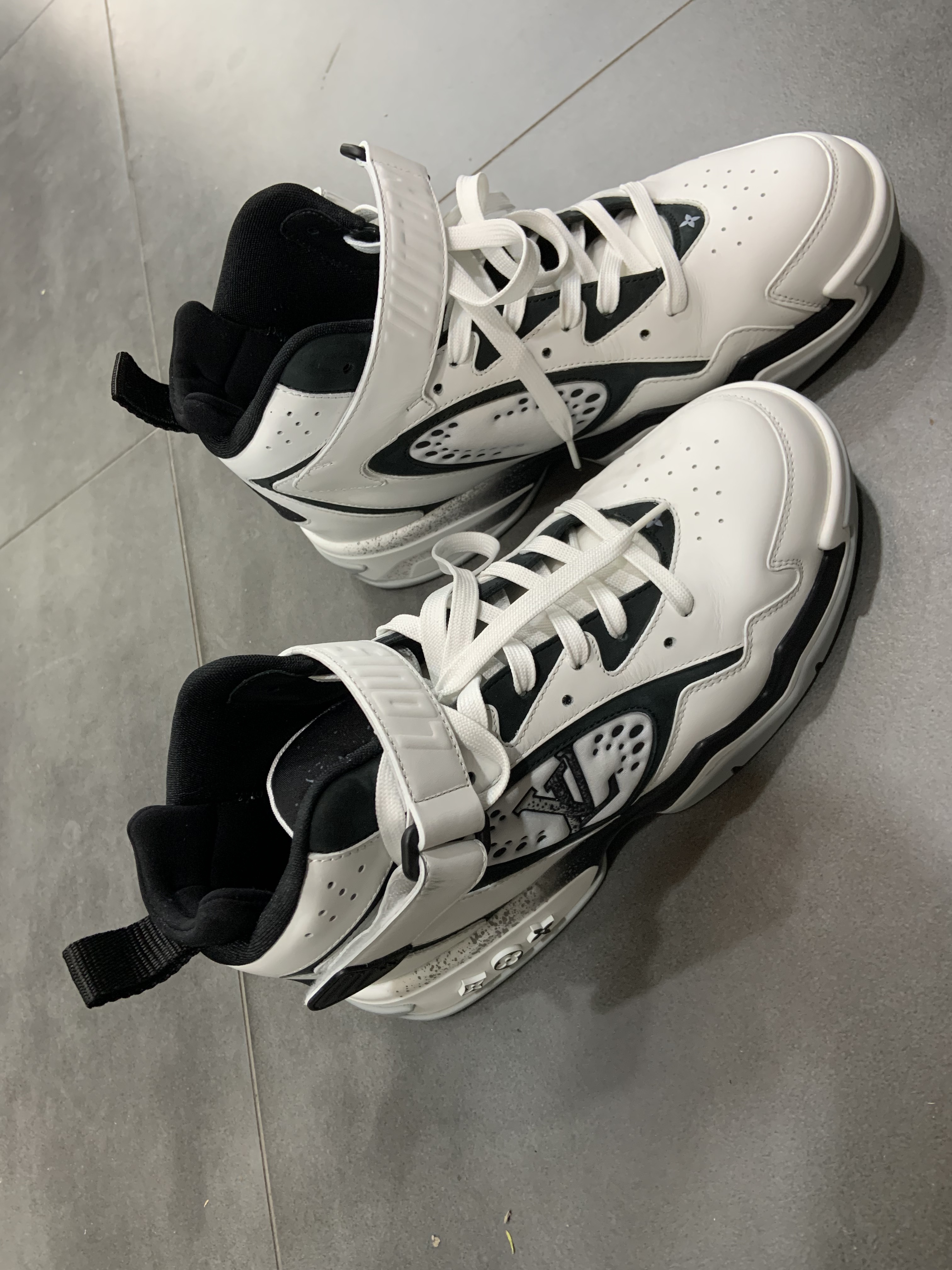 Louis Vuitton LV Trainer 2 Sneakers White 착용 스타일