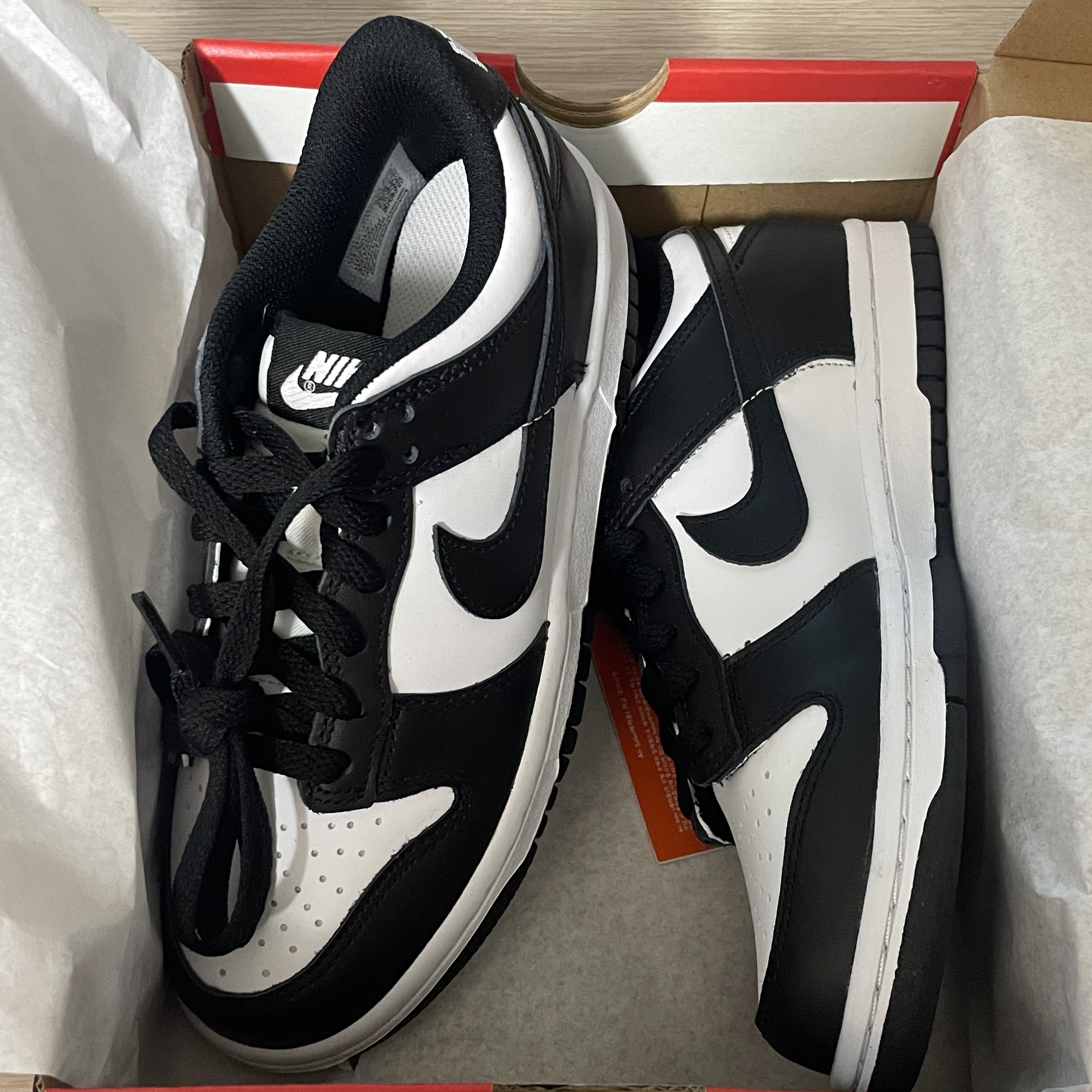 (GS) Nike Dunk Low Black 착용 스타일 - 1