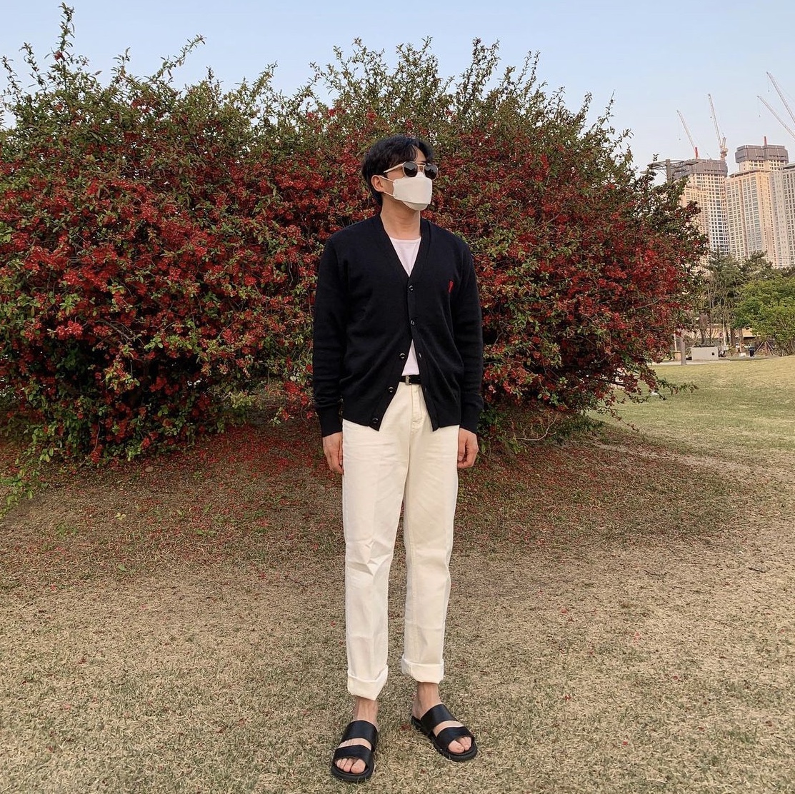 AMI de Coeur Wool Cardigan Black 착용 스타일