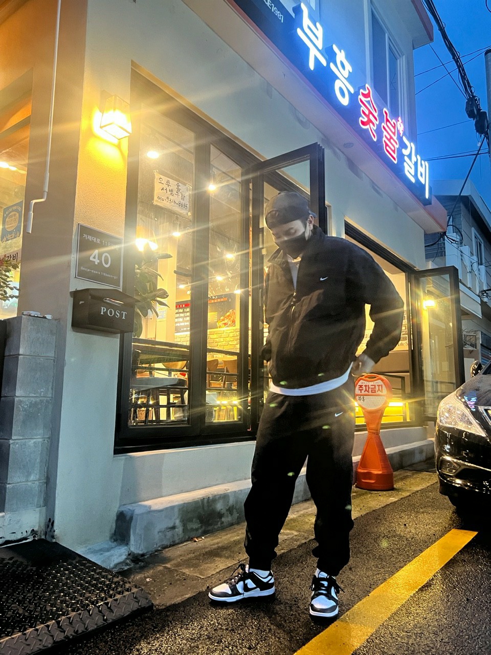 Nike NRG Solo Swoosh Woven Track Jacket Black - Asia, Nike NRG Solo Swoosh Woven Track Pants Black White - Asia 착용 스타일 - 2