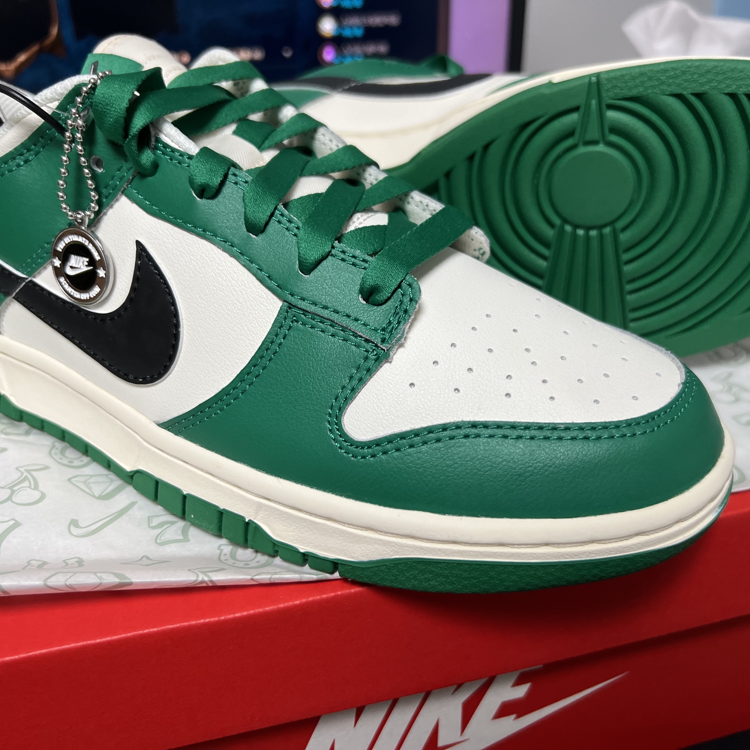 Nike Dunk Low Retro SE Jackpot Malachite 착용 스타일