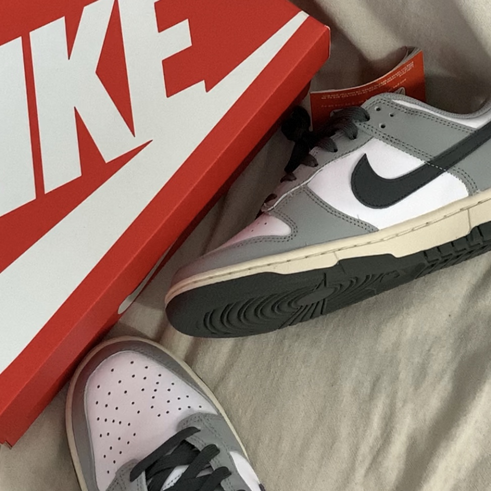 (W) Nike Dunk Low Light Smoke Grey 착용 스타일 - 1