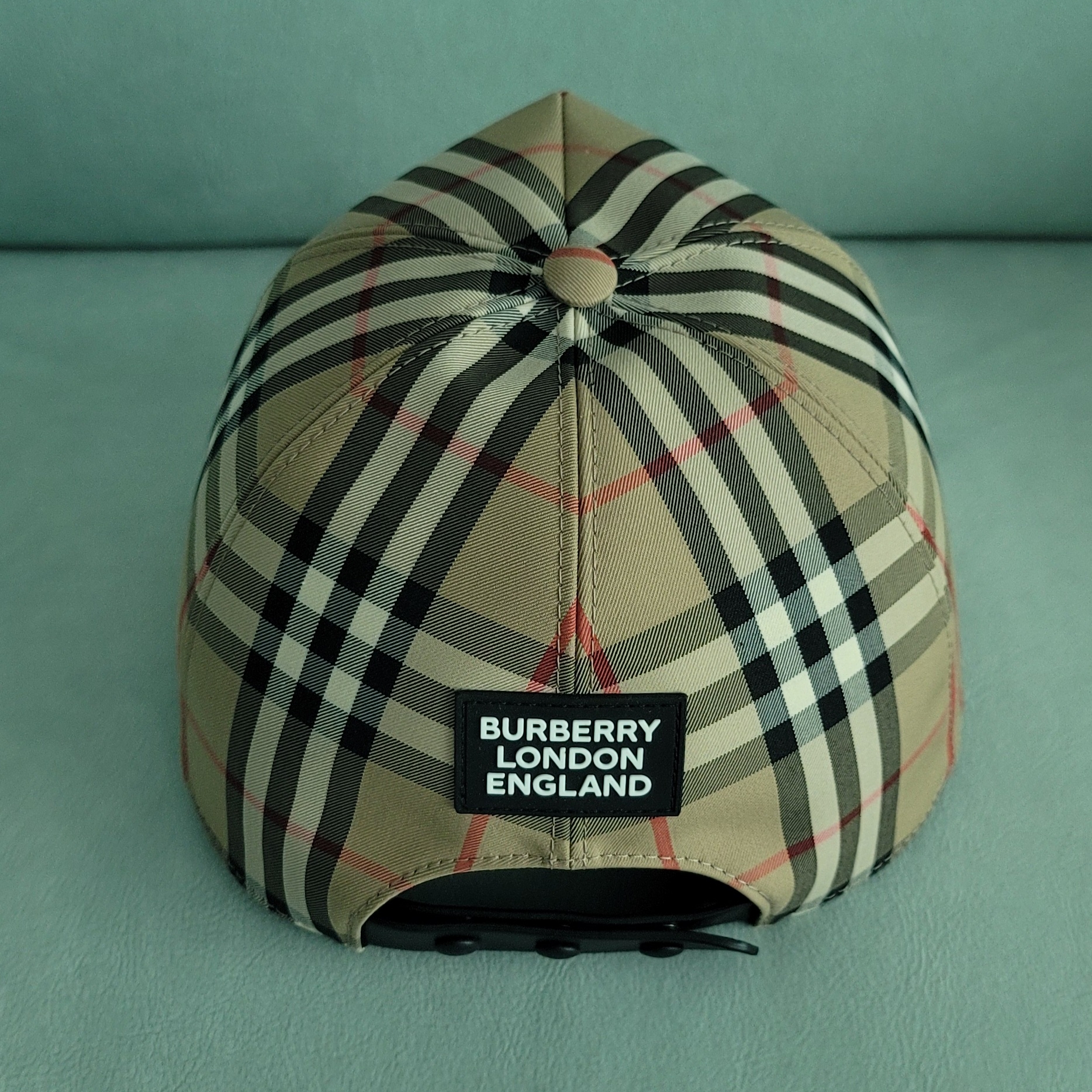 (W) Burberry Logo Applique Vintage Check Cap Archive Beige 착용 스타일 - 2