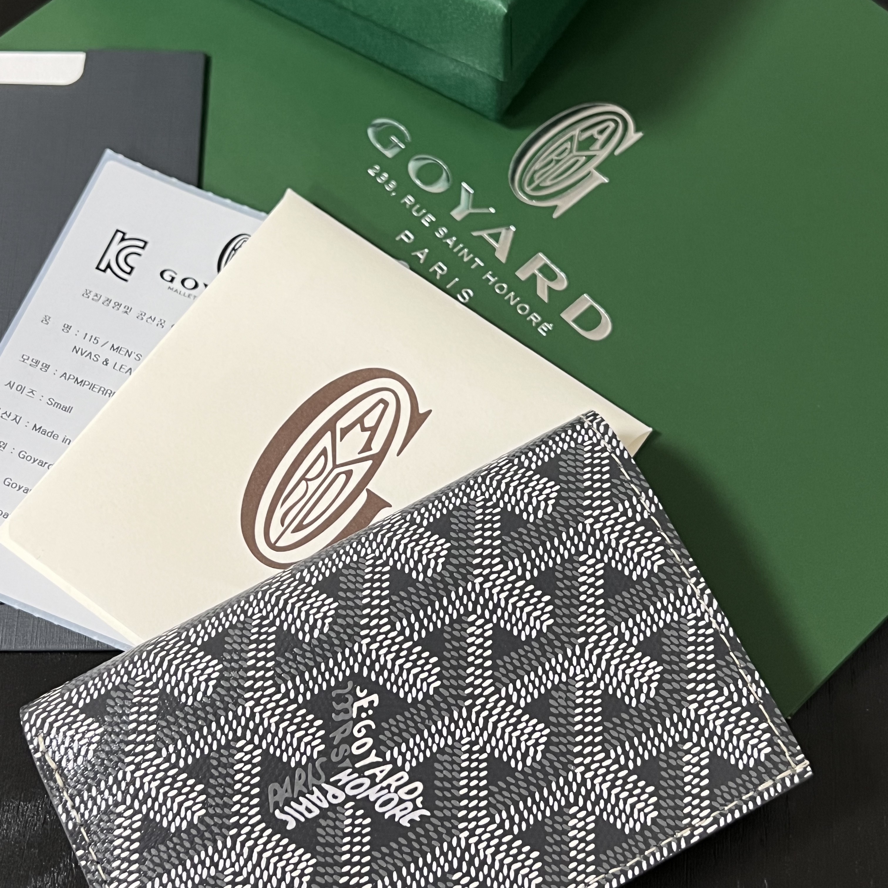 Goyard Saint Pierre Card Holder Grey 착용 스타일